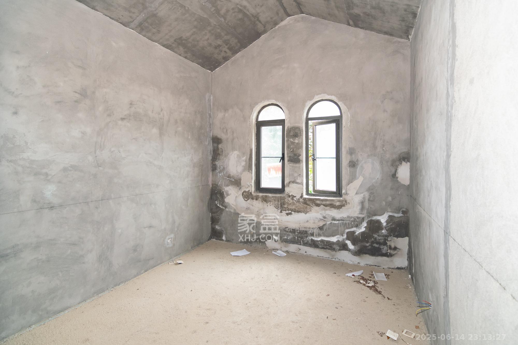 中粮北纬28°别墅 8室3厅4卫 868.0万 中粮北纬28°别墅 8室3厅4卫 868.0万卧室