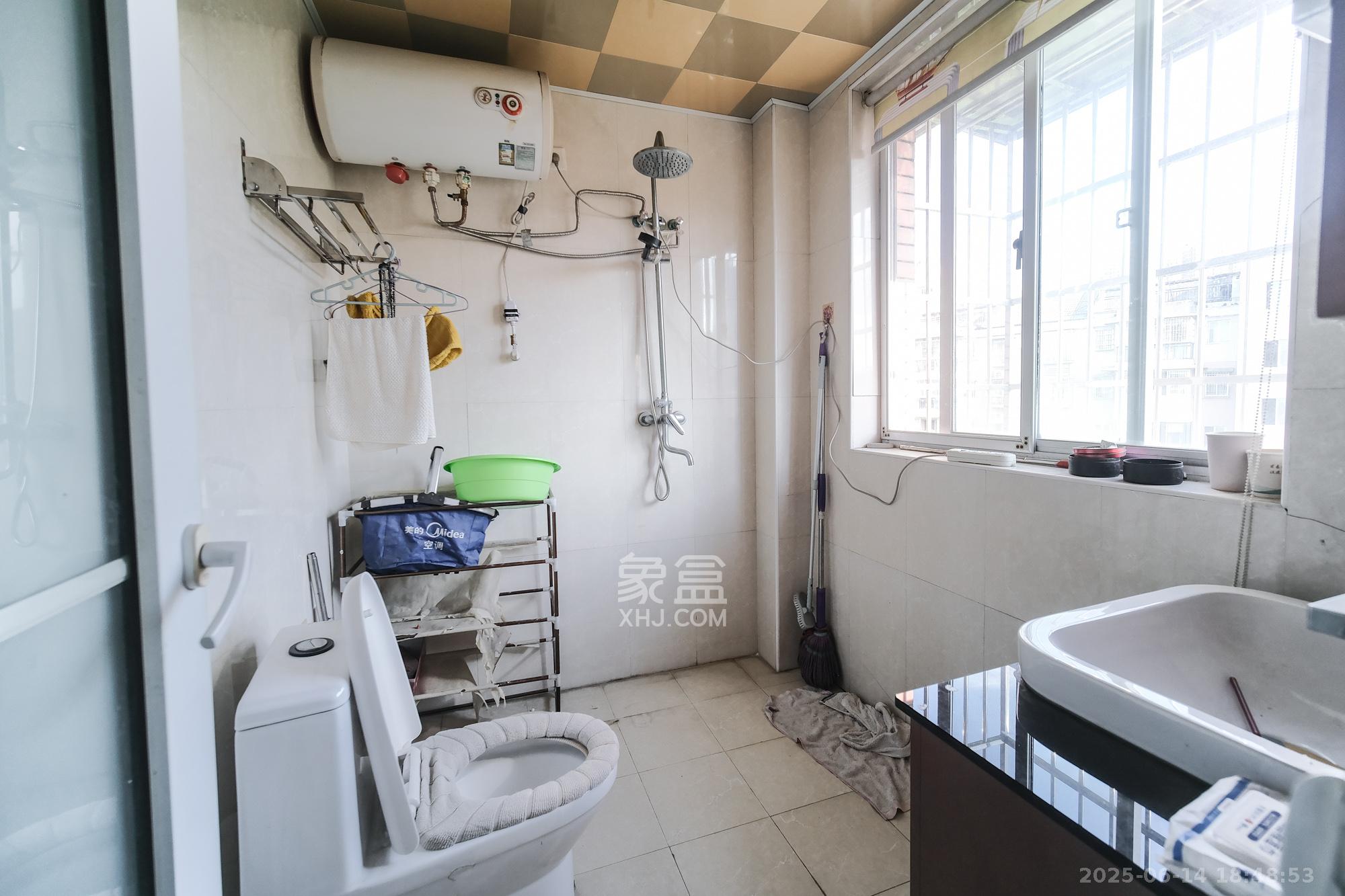 四季星城 3室2厅2卫 68.8万 四季星城 3室2厅2卫 68.8万卫生间