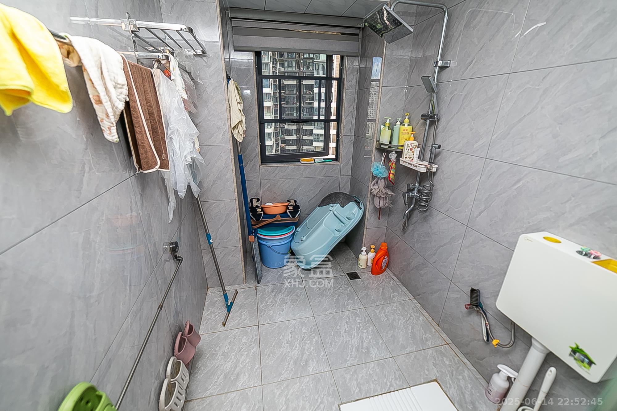 华银南苑融域  4室2厅2卫   176.00万卫生间