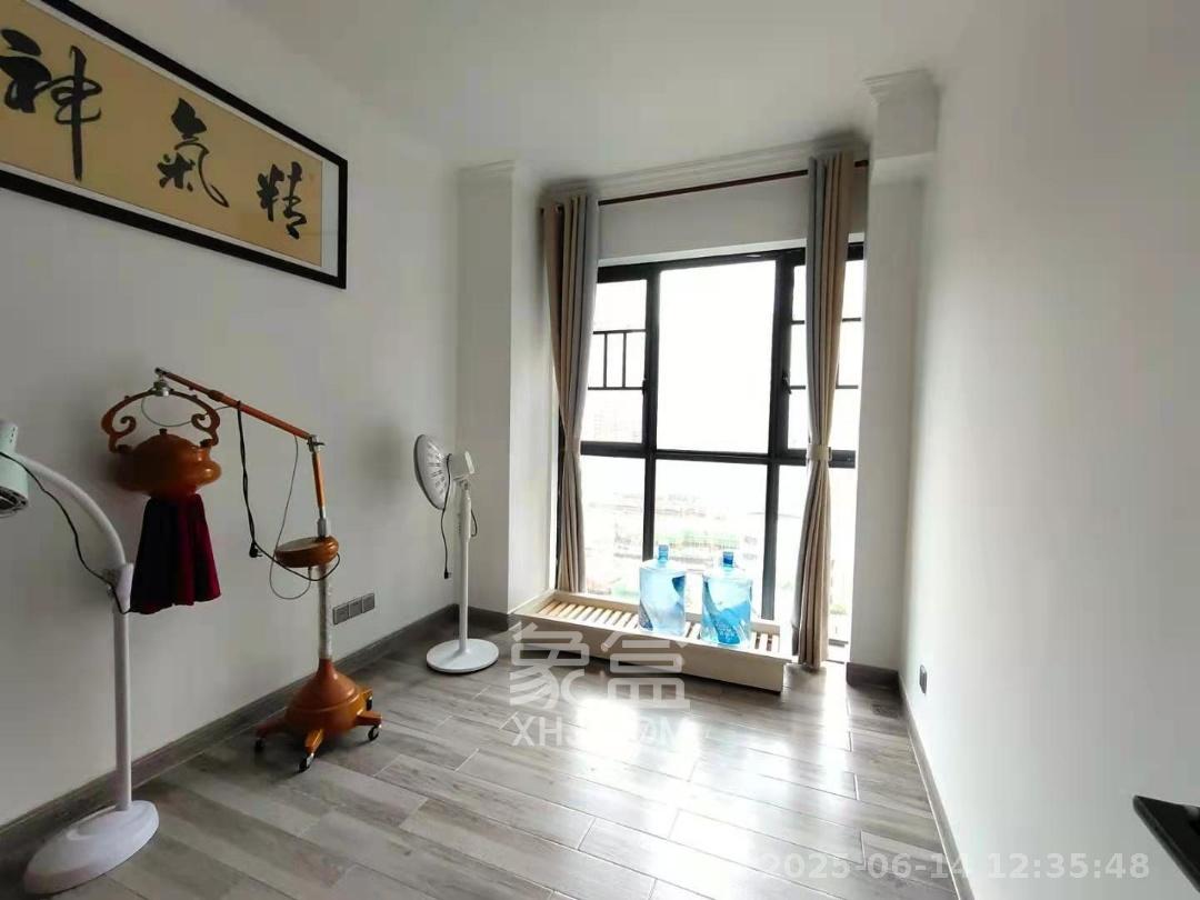 名家翡翠花园  6室2厅2卫   2900.00元/月室内图