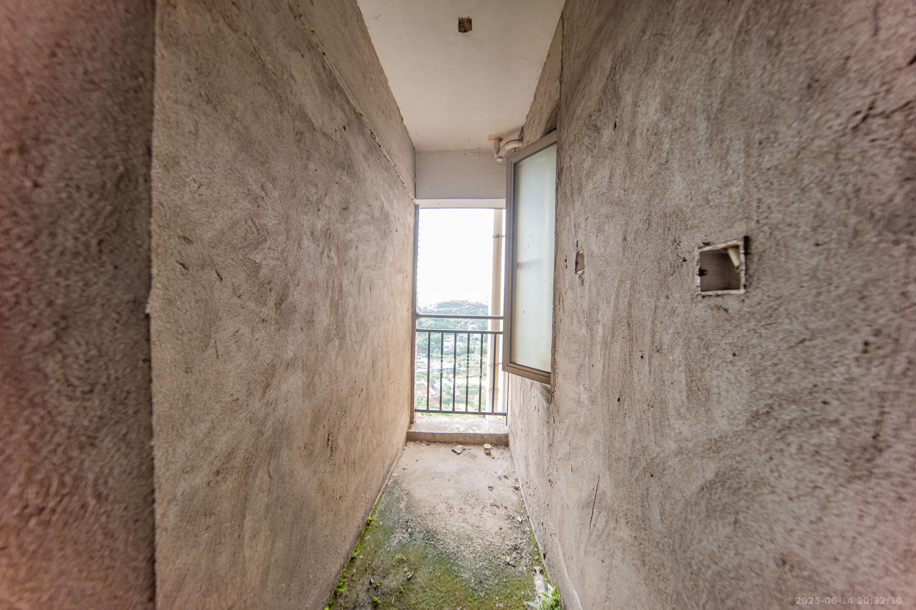 锑都家园 3室2厅2卫 66.6万 锑都家园 3室2厅2卫 66.6万阳台