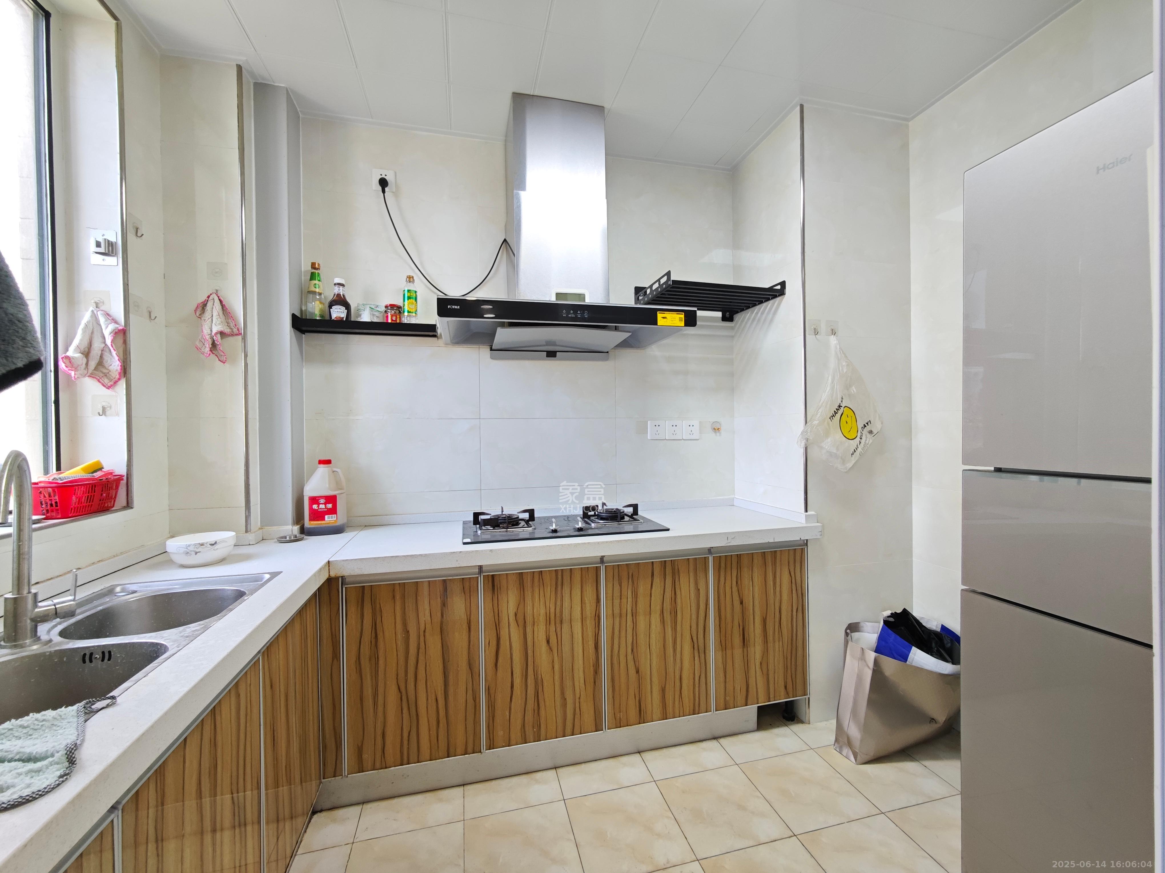 五矿万境水岸五期(五矿万境水岸文苑) 3室2厅2卫 2800.0元/月 五矿万境水岸五期(五矿万境水岸文苑) 3室2厅2卫 2800.0元/月室内图