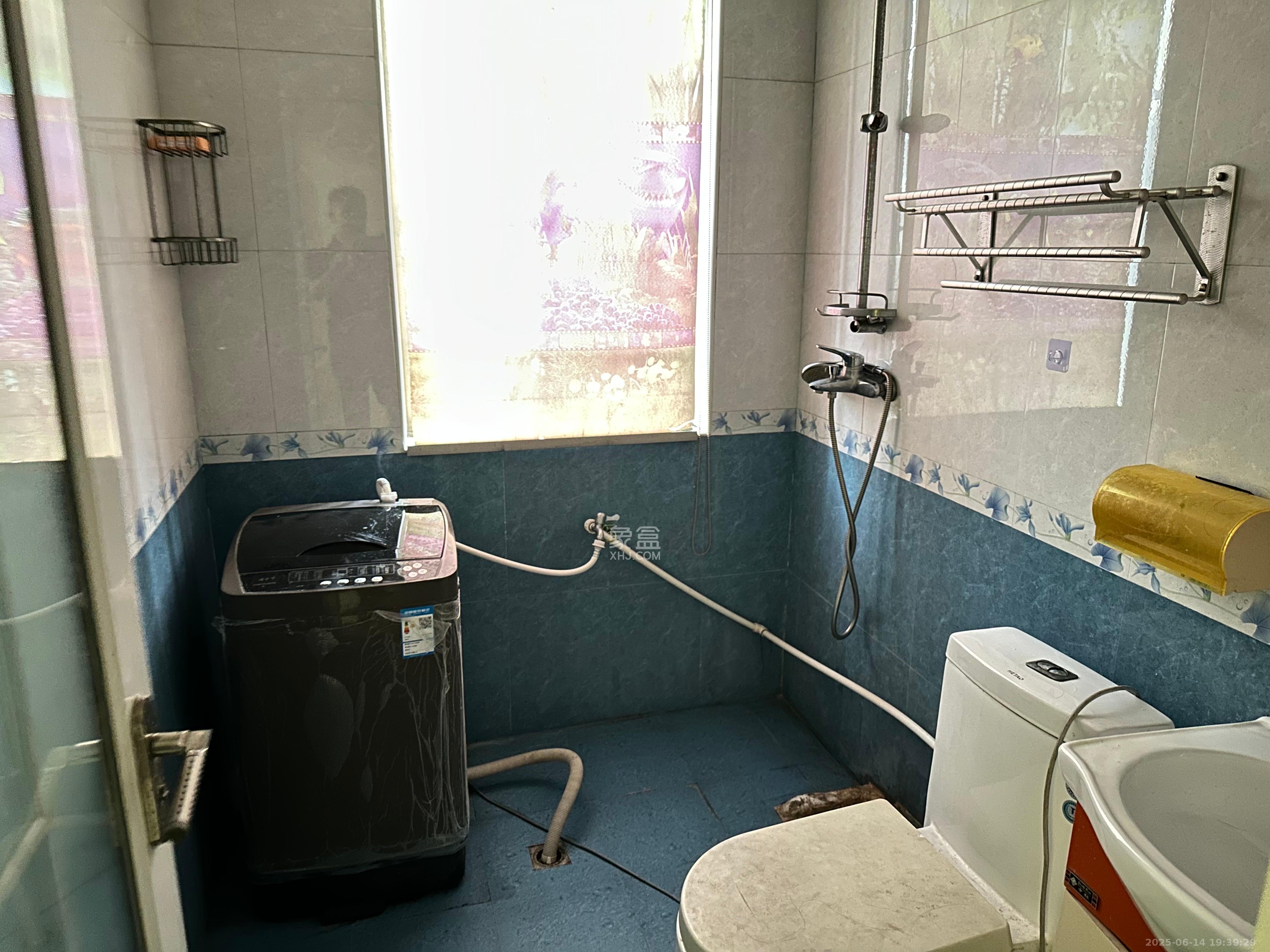 莲湖汽配城 4室2厅2卫 2500.0元/月 莲湖汽配城 4室2厅2卫 2500.0元/月室内图