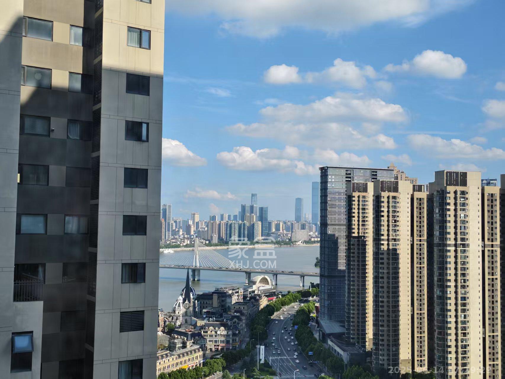 万科里金域国际  3室2厅2卫   4200.00元/月室内图