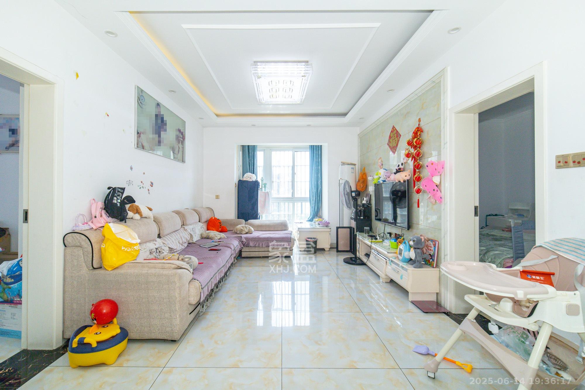 楚天世纪城西苑 2室2厅1卫 49.8万 楚天世纪城西苑 2室2厅1卫 49.8万客厅