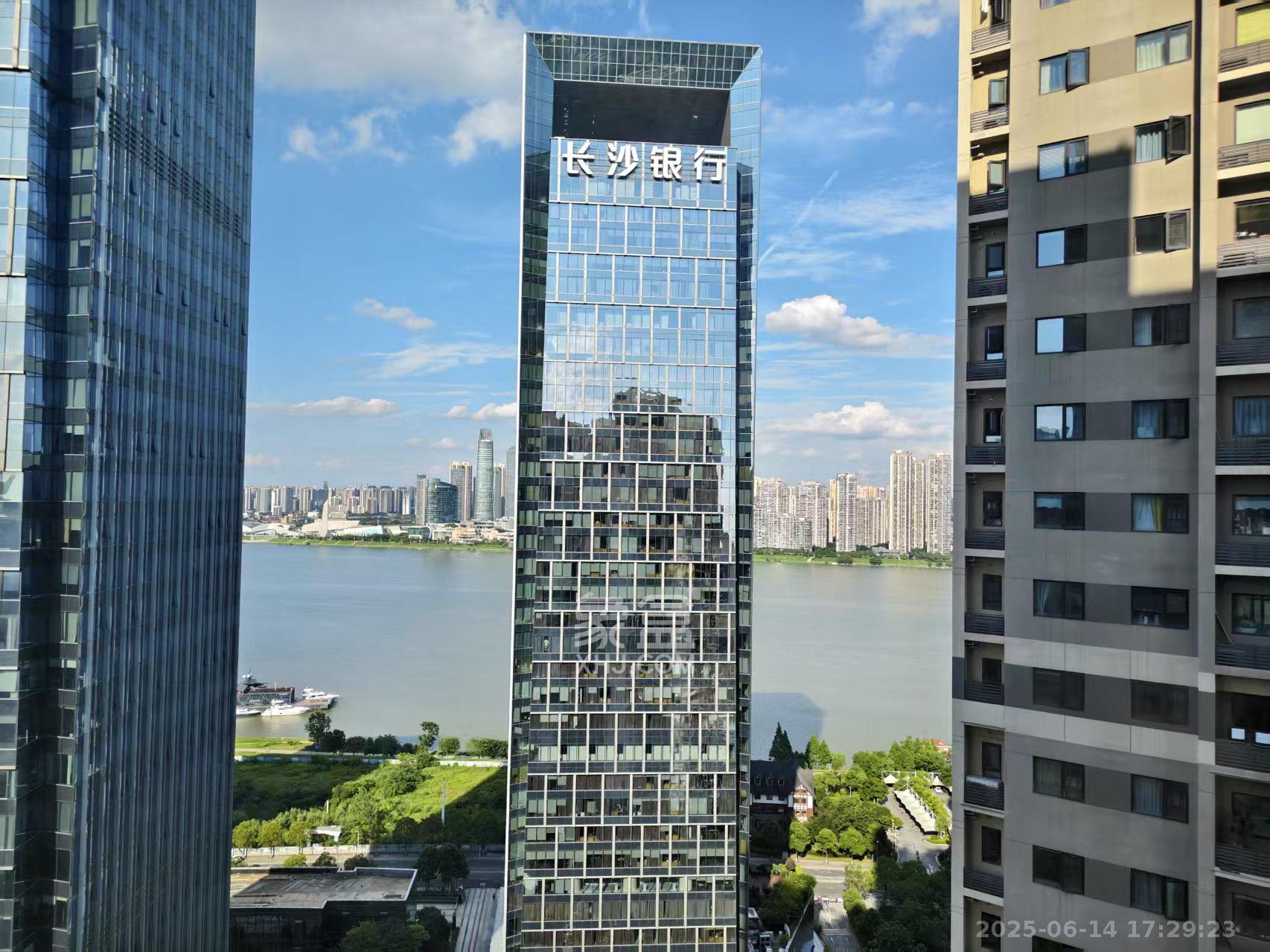 万科里金域国际  3室2厅2卫   4200.00元/月室内图