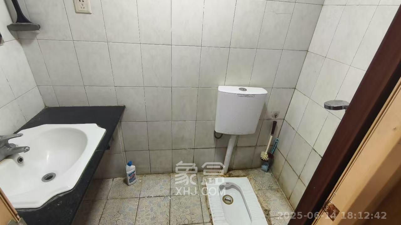 人保财产湖南分公司宿舍  3室2厅1卫    3000.0元/月 人保财产湖南分公司宿舍  3室2厅1卫    3000.0元/月室内图