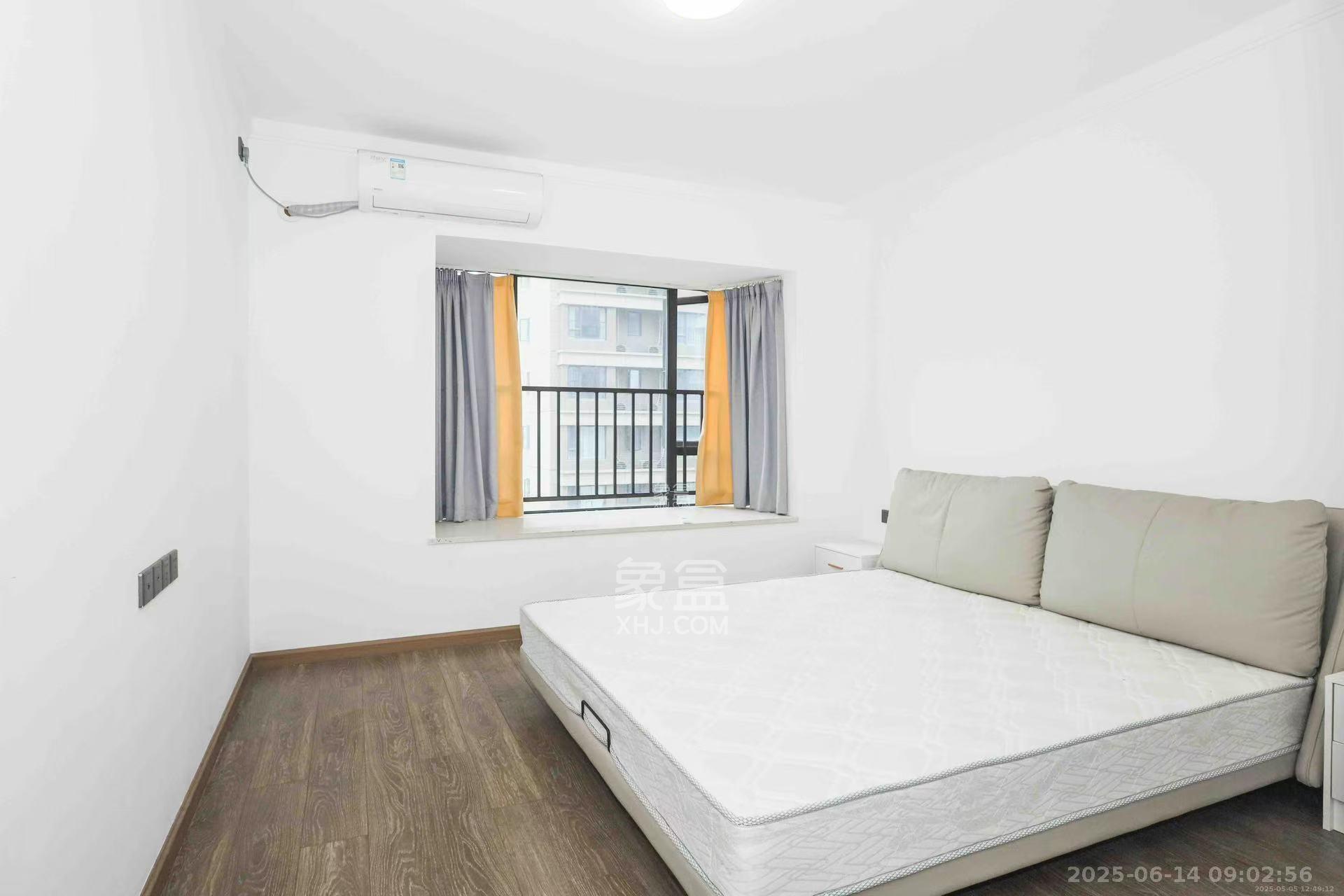 招商华发依云曦城  4室2厅2卫    3000.0元/月室内图