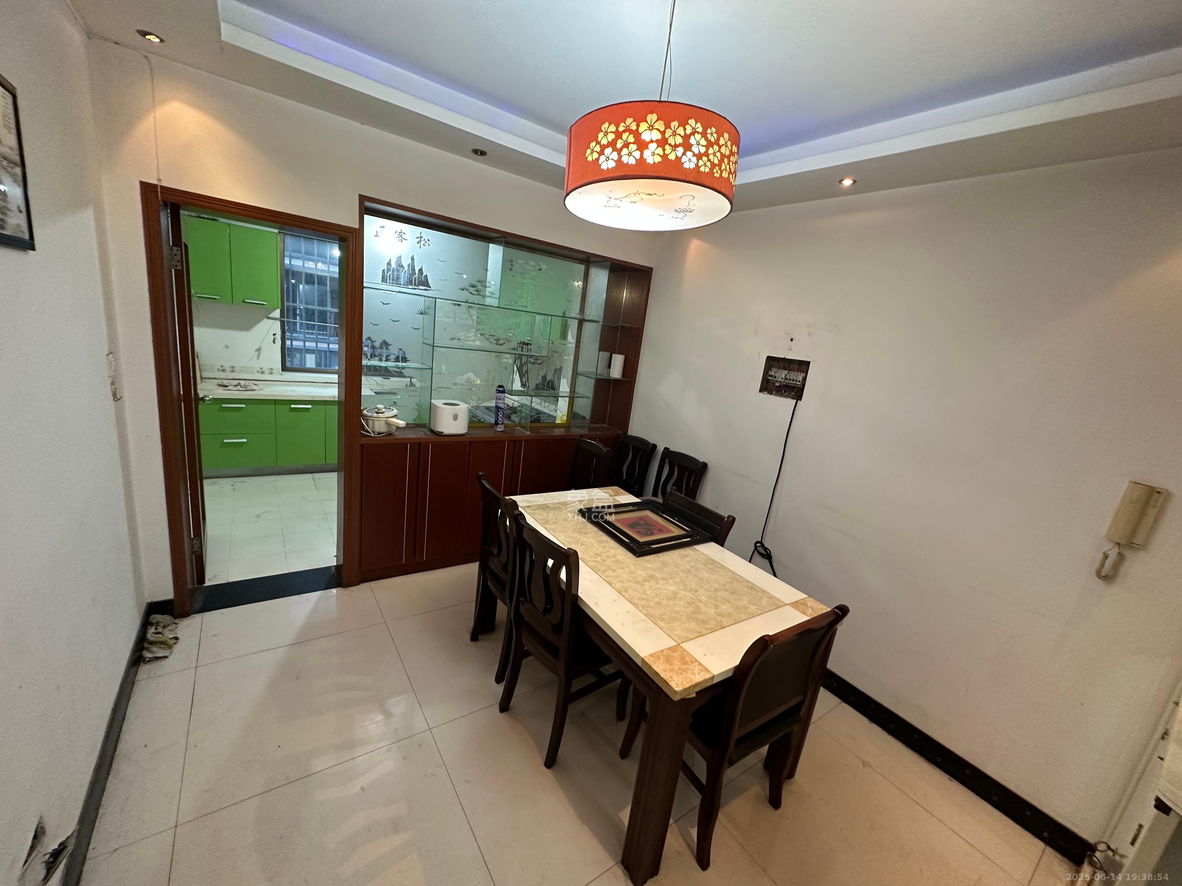 莲湖汽配城 4室2厅2卫 2500.0元/月 莲湖汽配城 4室2厅2卫 2500.0元/月室内图