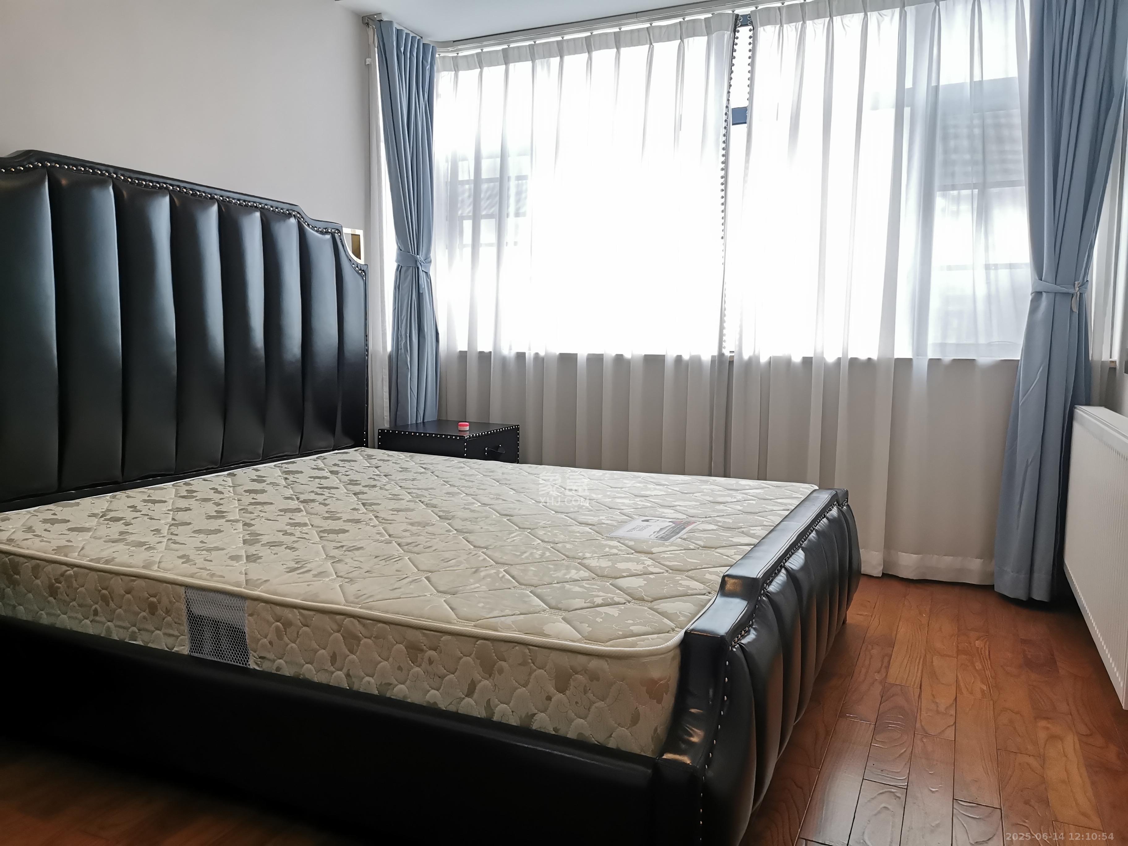 湘水熙园 4室2厅1卫 4200.0元/月 湘水熙园 4室2厅1卫 4200.0元/月室内图