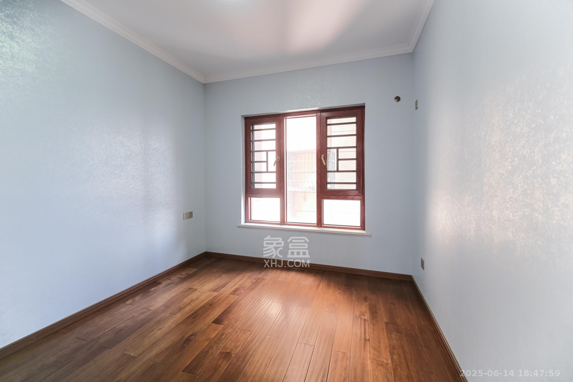 荣盛花语城  4室2厅2卫    93.0万 荣盛花语城  4室2厅2卫    93.0万卧室