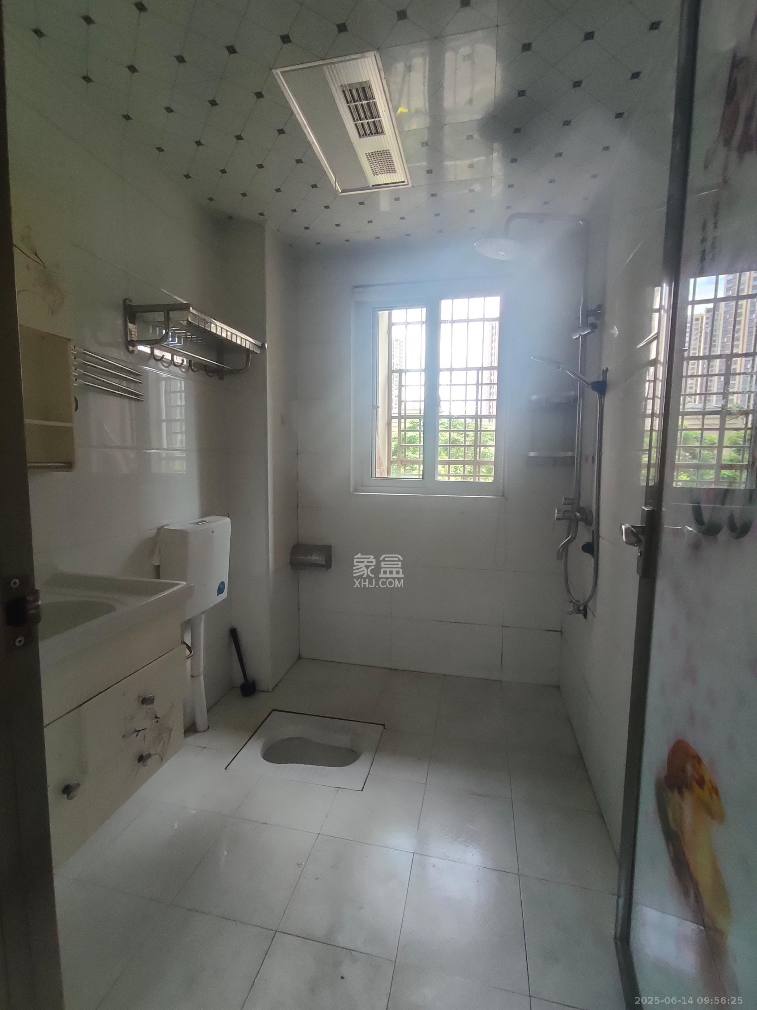 嘉顺苑 4室2厅2卫 2400.0元/月 嘉顺苑 4室2厅2卫 2400.0元/月室内图