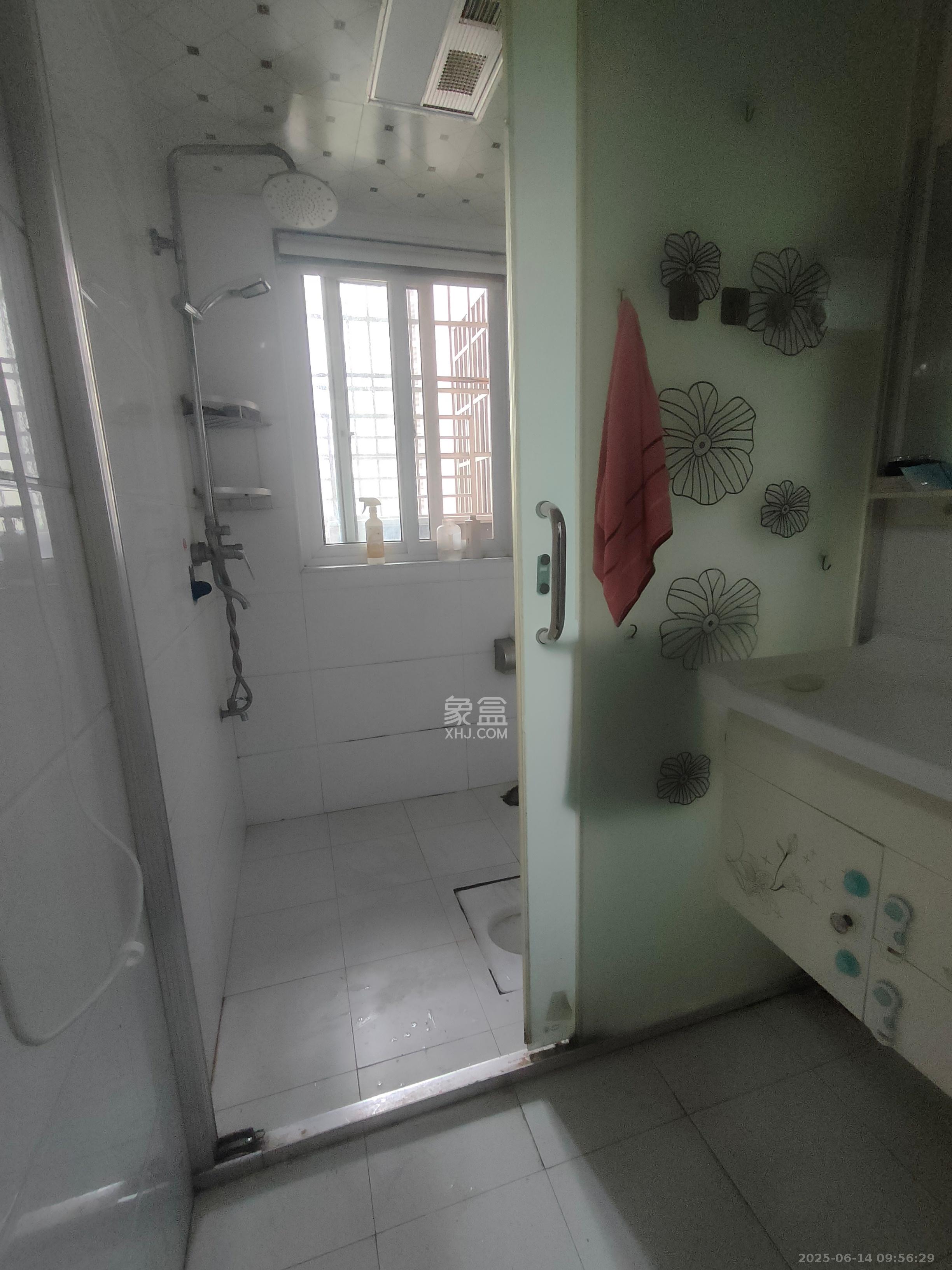 嘉顺苑 4室2厅2卫 2400.0元/月 嘉顺苑 4室2厅2卫 2400.0元/月室内图