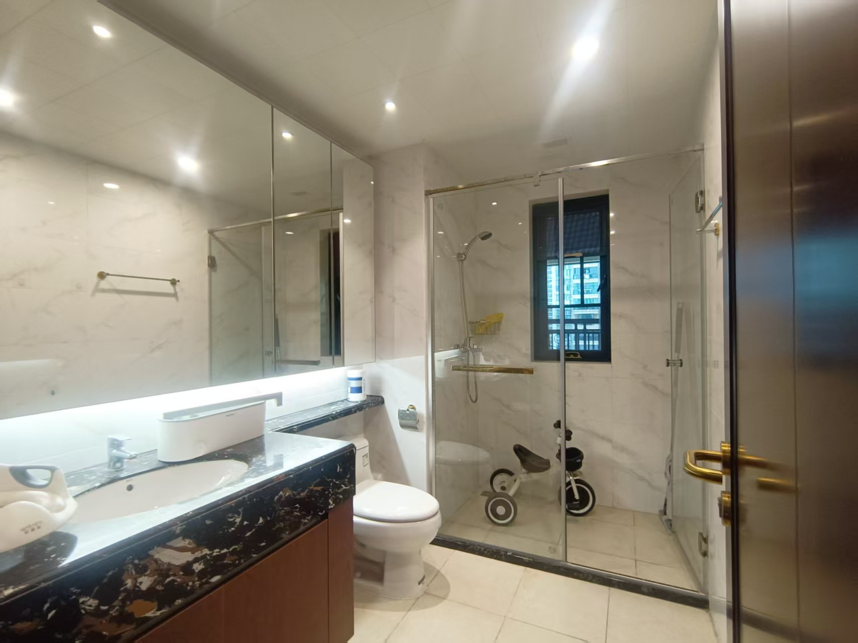 恒大绿洲 3室2厅2卫 1800.0元/月 恒大绿洲 3室2厅2卫 1800.0元/月室内图