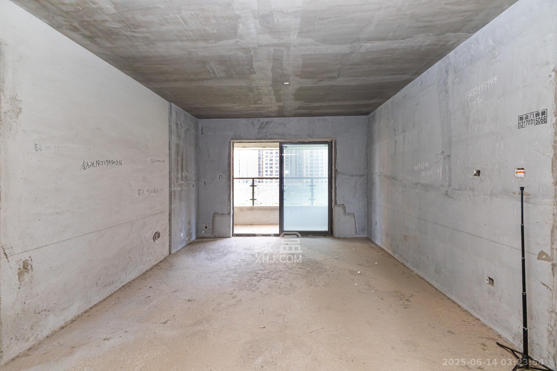 润和又一城 3室2厅2卫 90.0万 润和又一城 3室2厅2卫 90.0万客厅