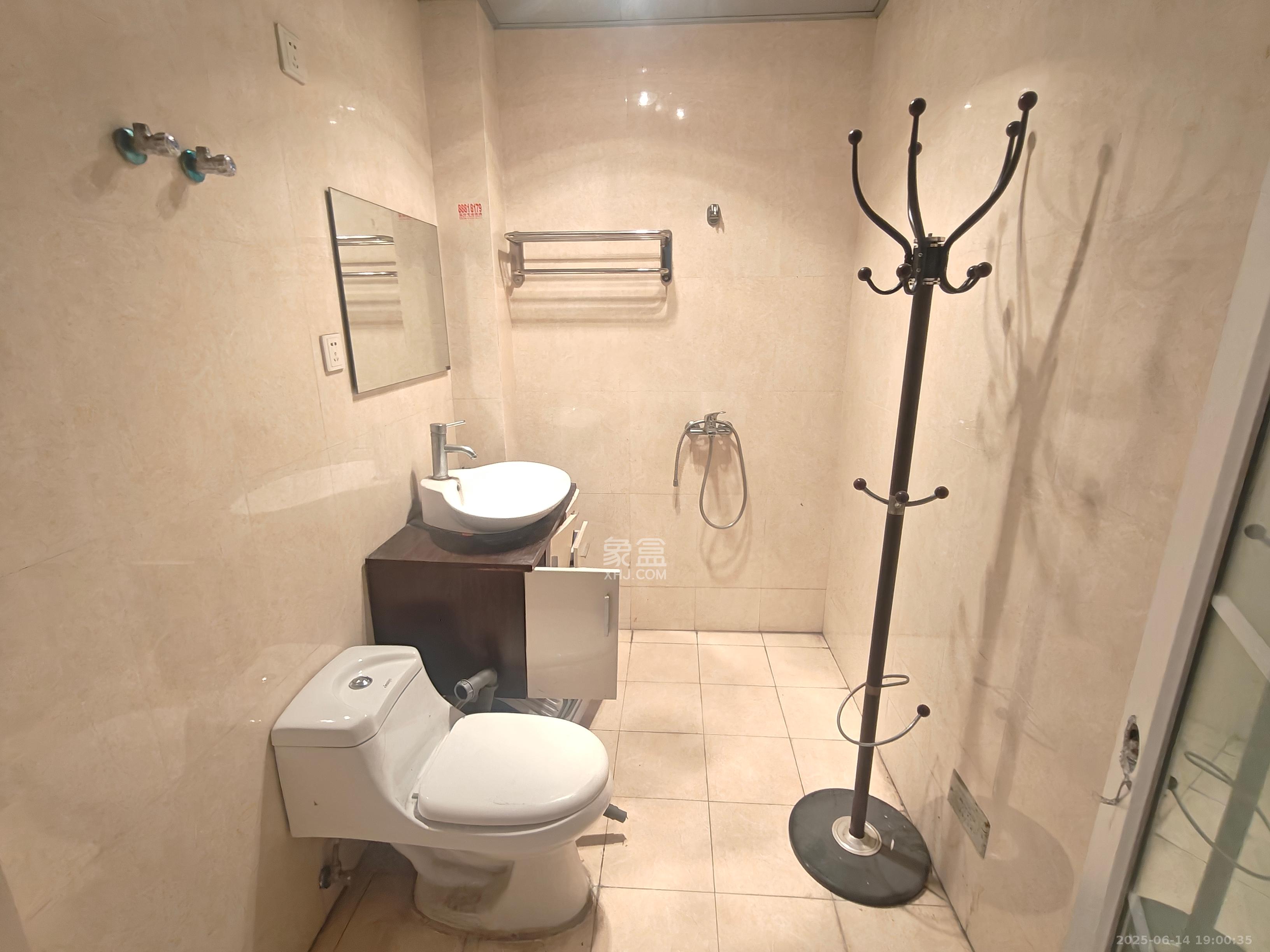 水木兰庭 3室2厅2卫 2100.0元/月 水木兰庭 3室2厅2卫 2100.0元/月室内图