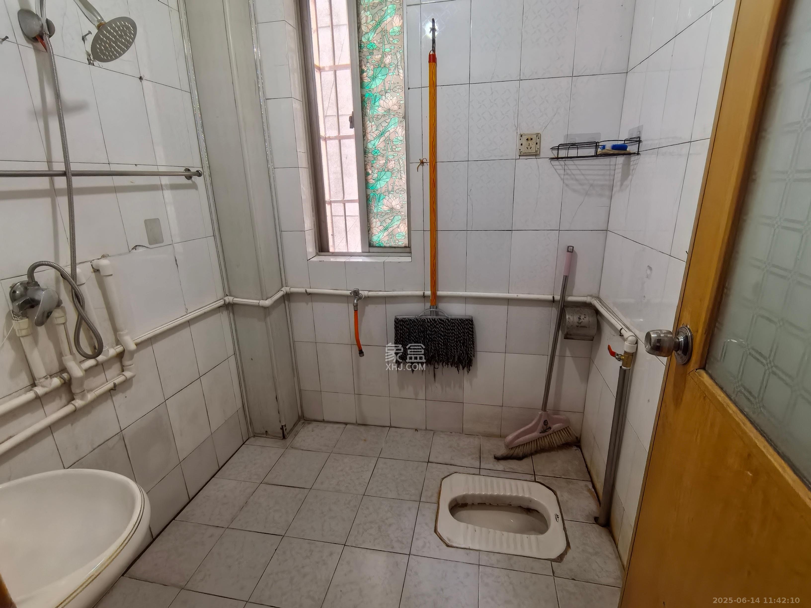中建五局信和苑三区  2室1厅1卫   1400.00元/月室内图