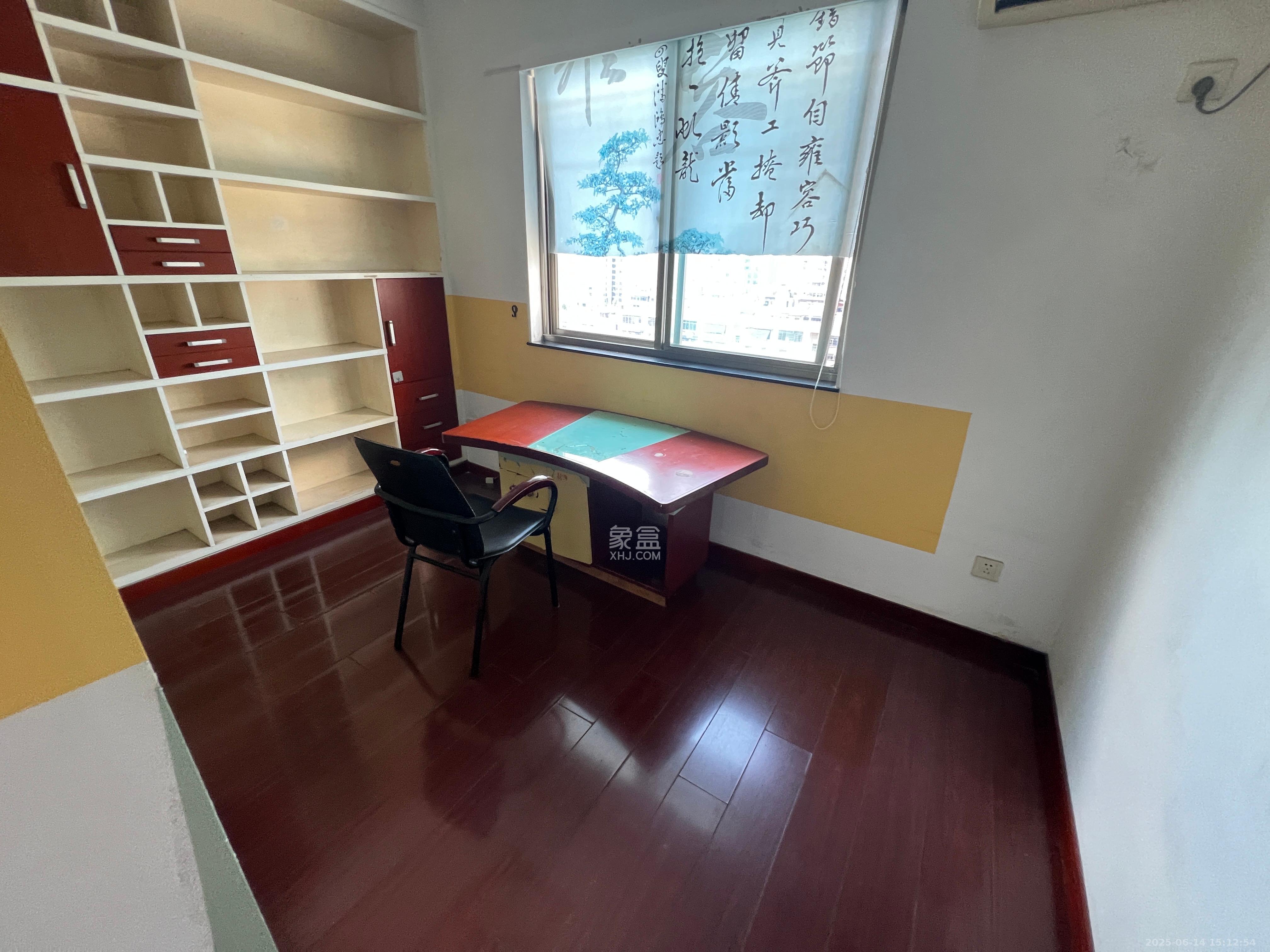 湖南第六工程有限公司机关小区(六公司机关大院) 4室1厅1卫 4000.0元/月 湖南第六工程有限公司机关小区(六公司机关大院) 4室1厅1卫 4000.0元/月室内图