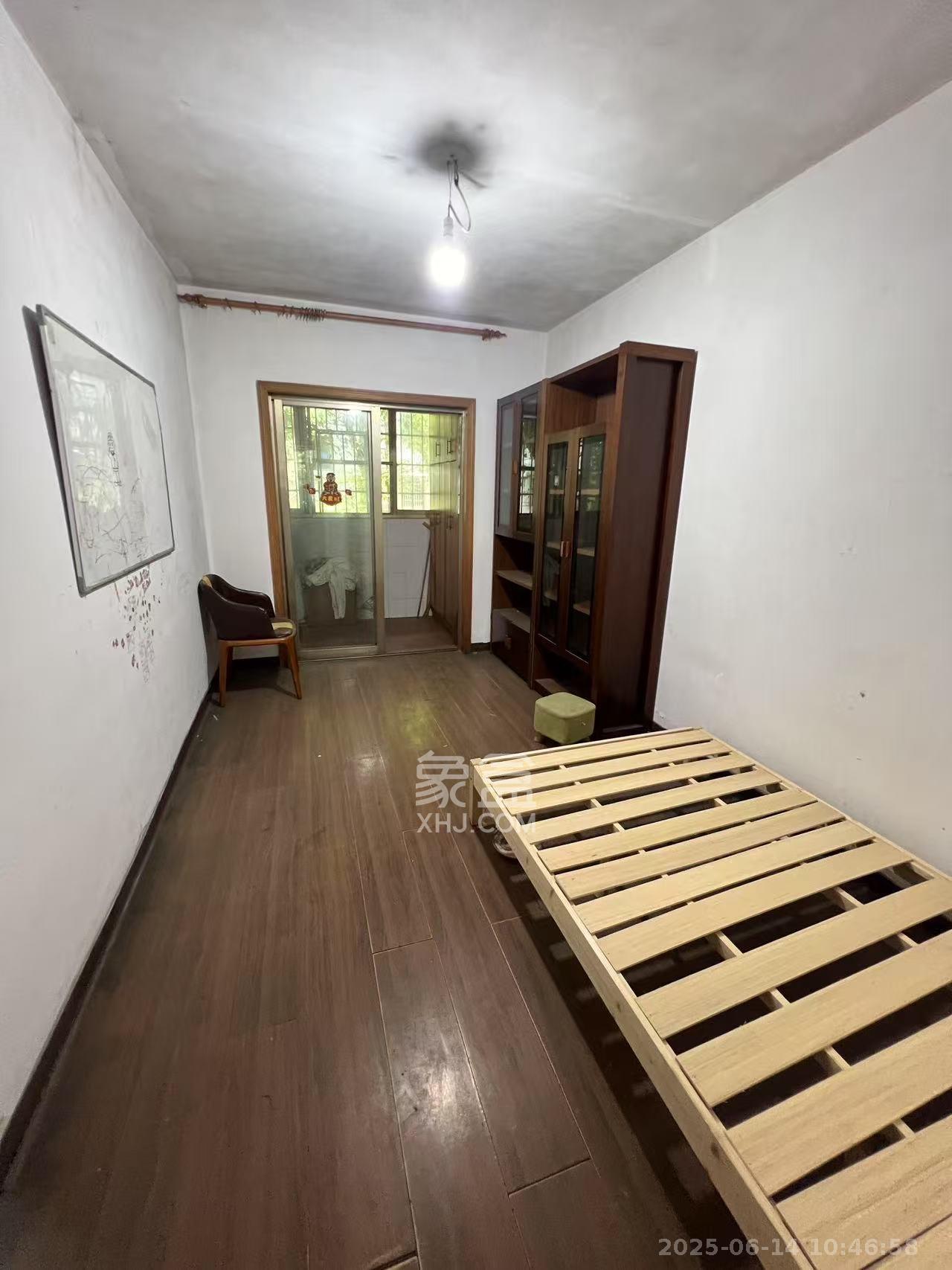 东南明苑  3室2厅2卫   2400.00元/月室内图