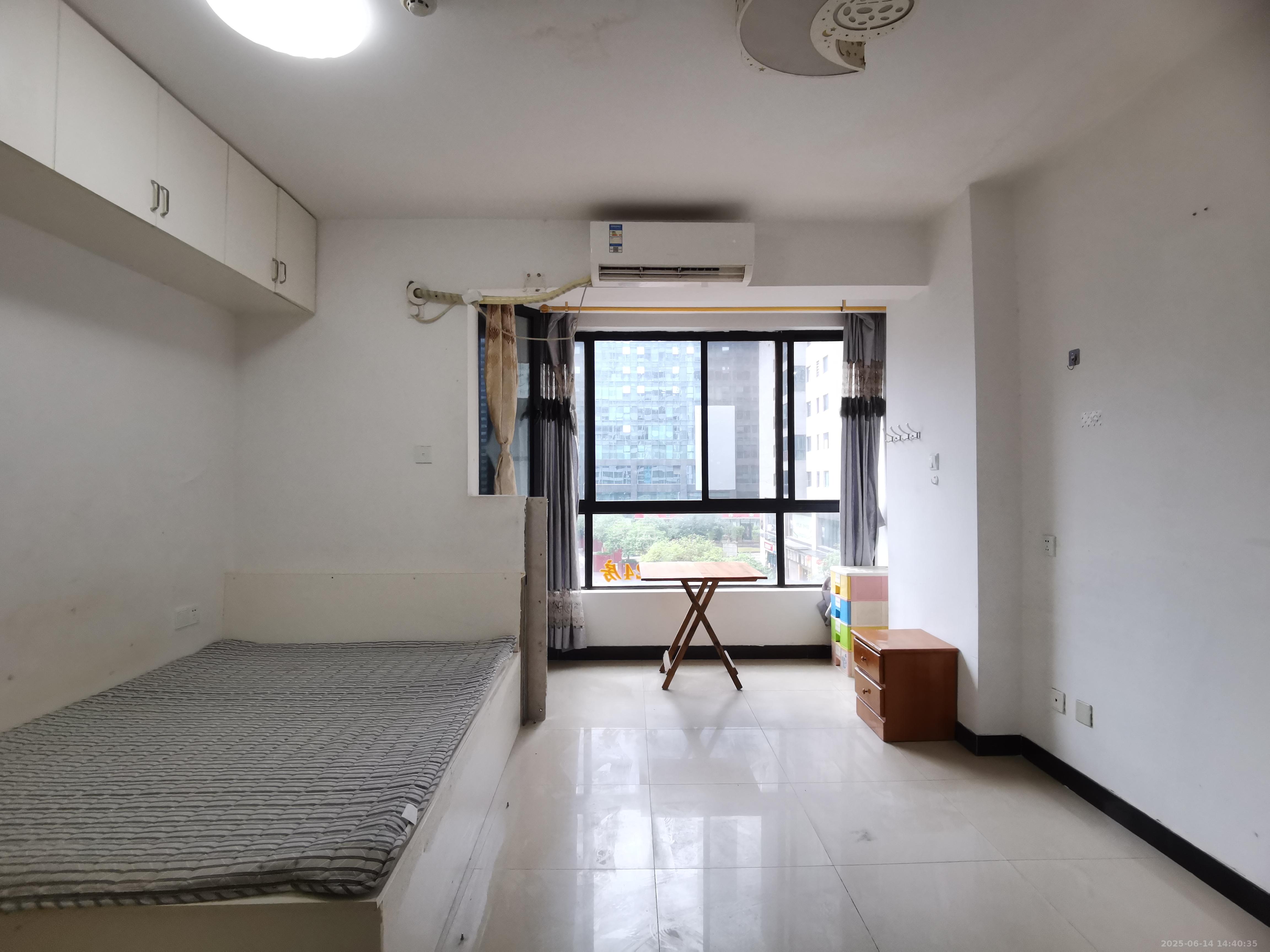 标志商务中心  1室1厅1卫   1100.00元/月室内图