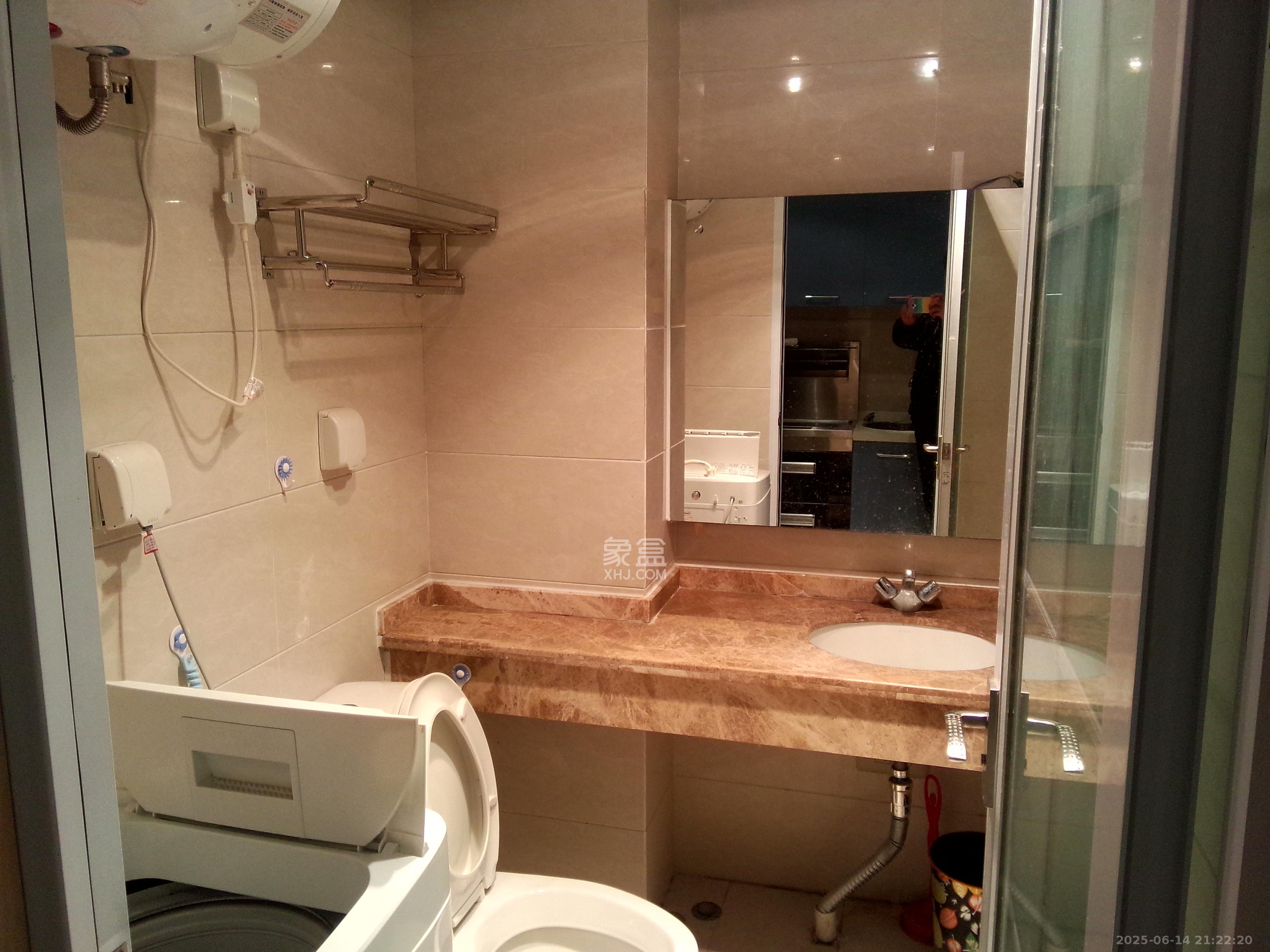 西子一间  1室1厅1卫    1700.0元/月 西子一间  1室1厅1卫    1700.0元/月室内图