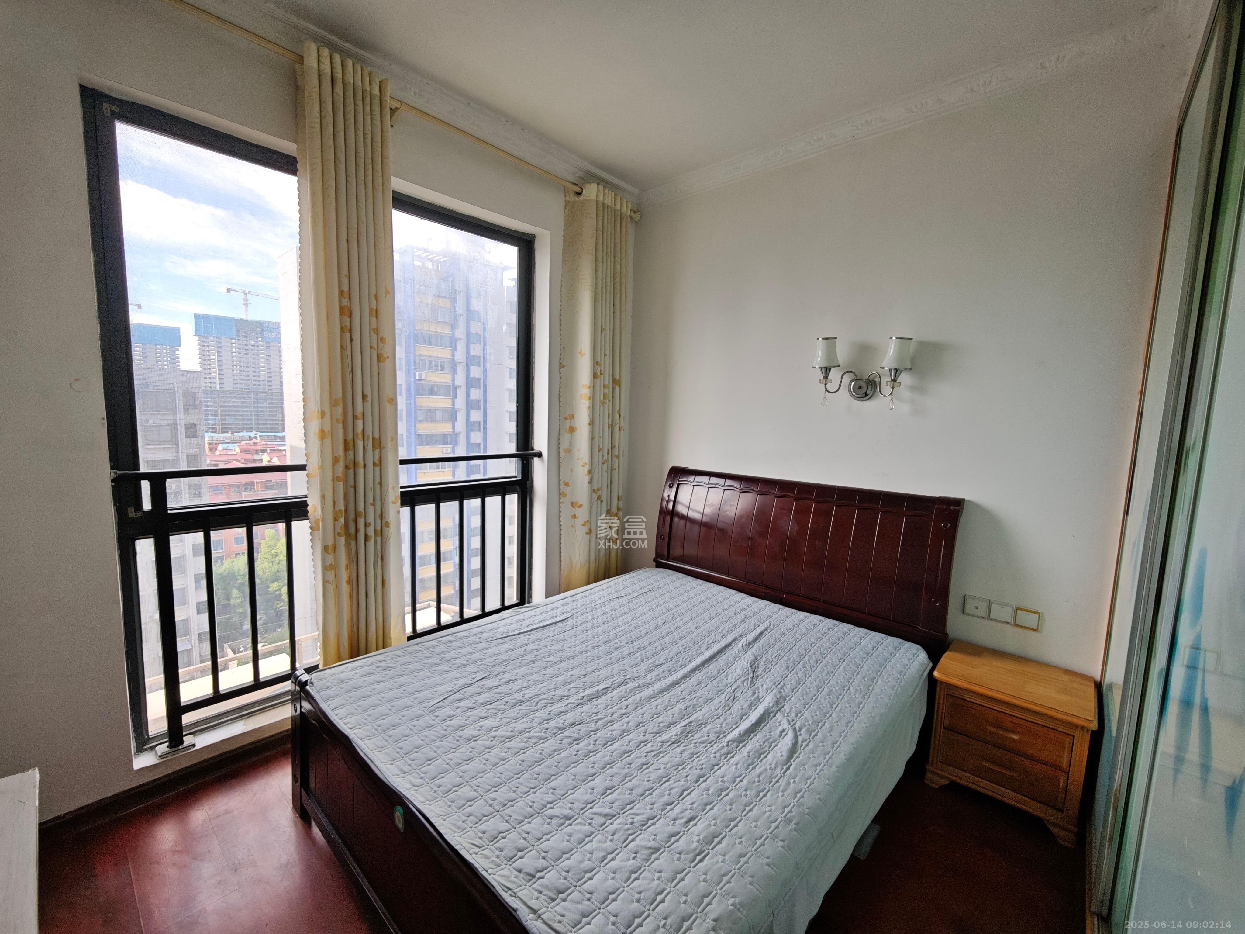 翡翠华庭 3室2厅1卫 2300.0元/月 翡翠华庭 3室2厅1卫 2300.0元/月室内图