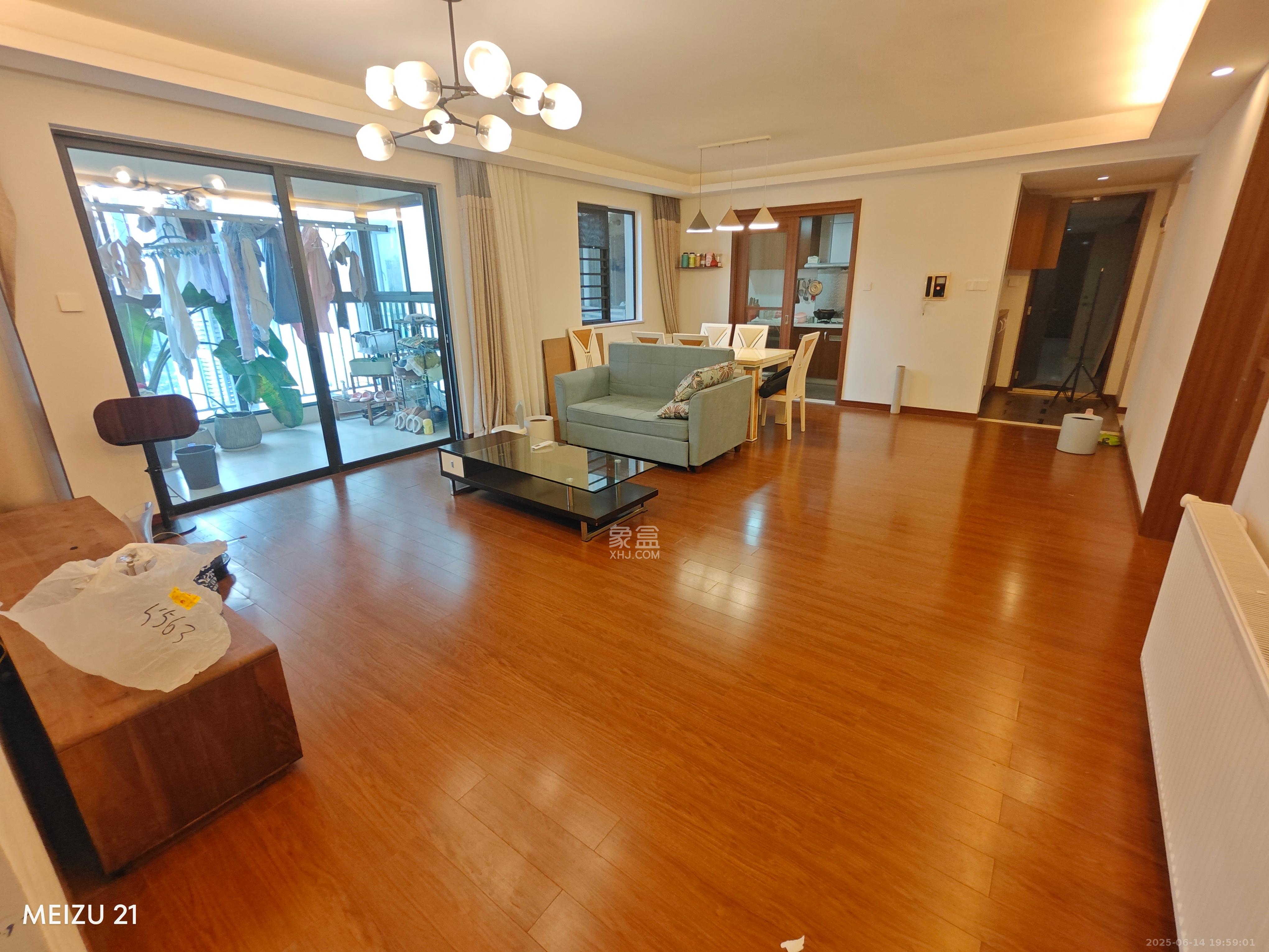 万科城  3室2厅1卫   3200.00元/月室内图