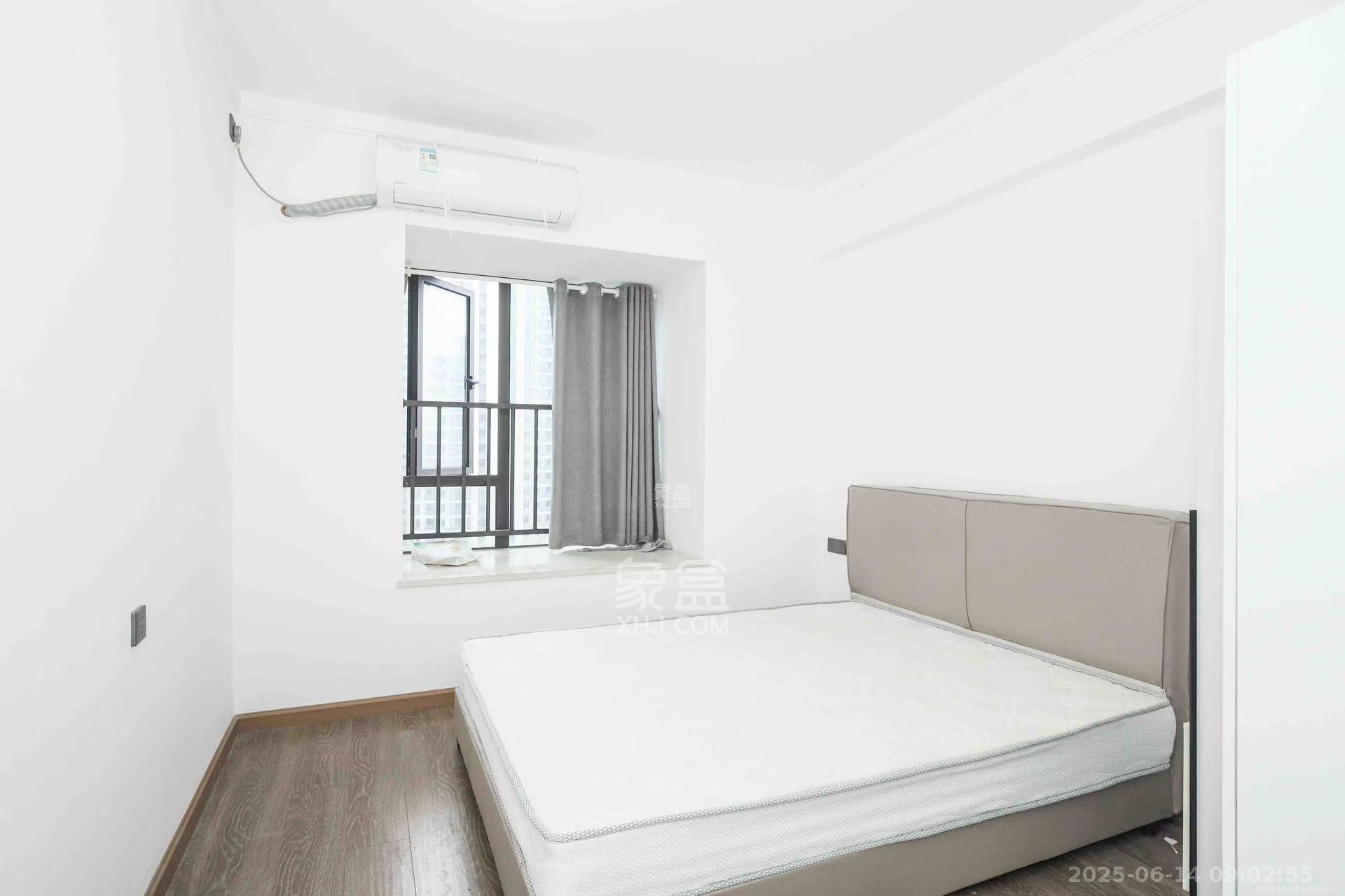 招商华发依云曦城  4室2厅2卫    3000.0元/月室内图