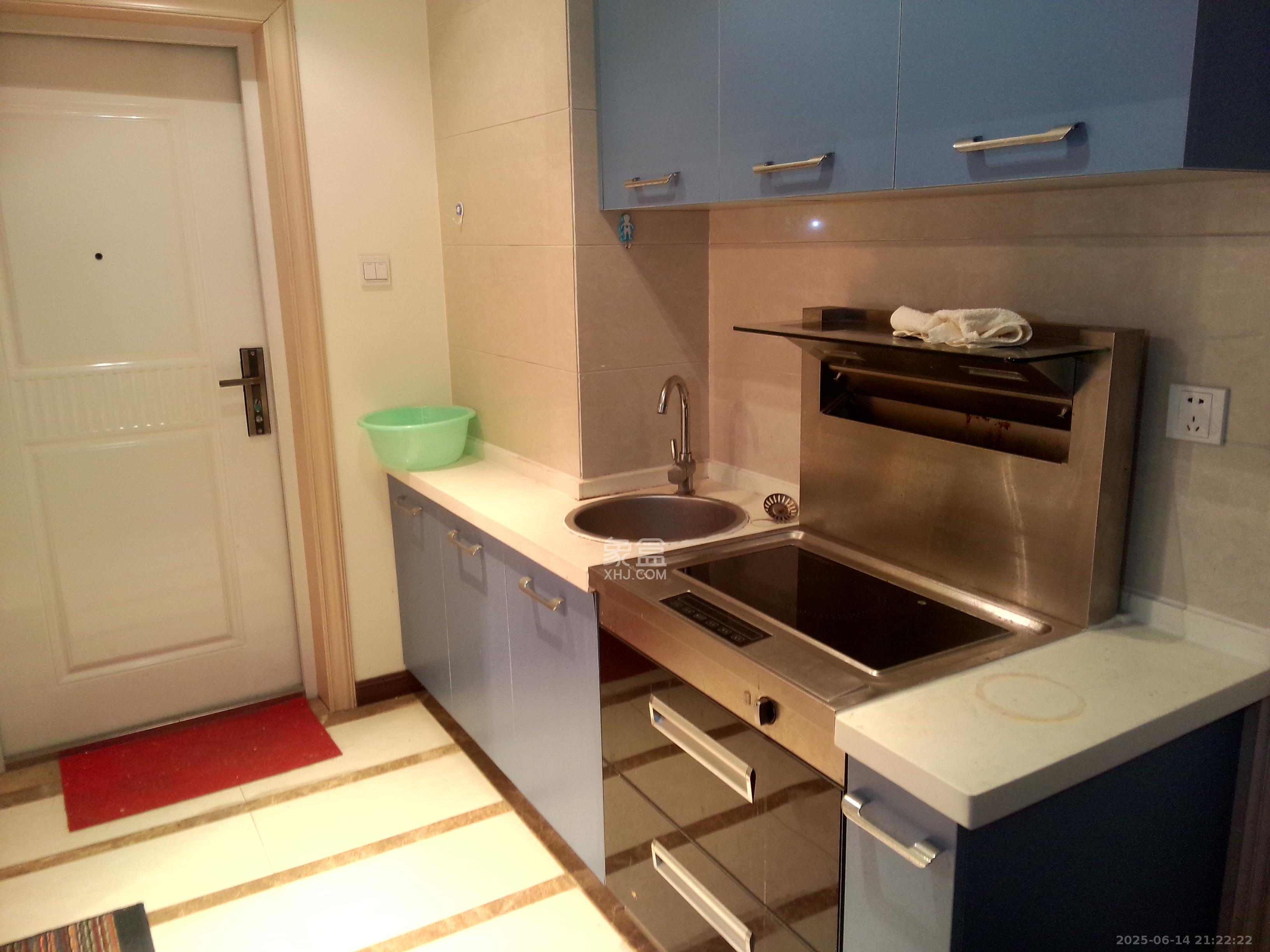 西子一间  1室1厅1卫    1700.0元/月 西子一间  1室1厅1卫    1700.0元/月室内图