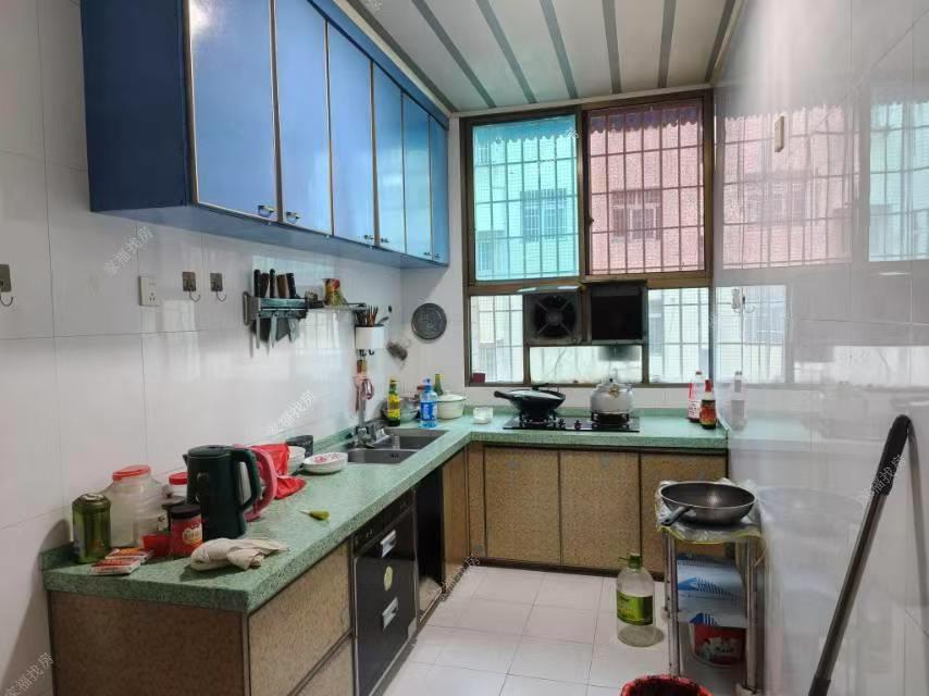 富康园小区  3室2厅2卫   48.00万客厅