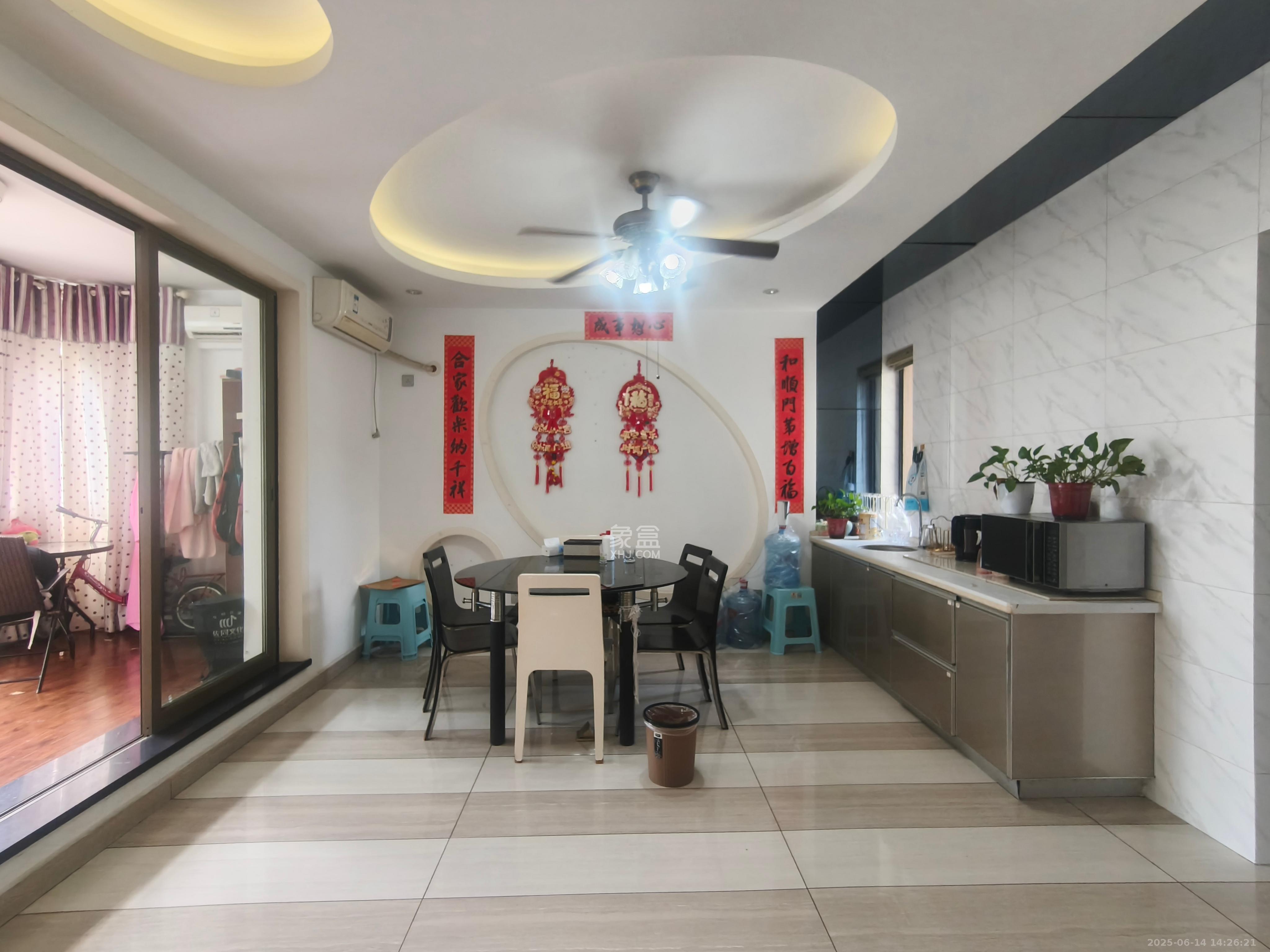 卓越蔚蓝海岸一期 4室2厅2卫 4500.0元/月 卓越蔚蓝海岸一期 4室2厅2卫 4500.0元/月室内图