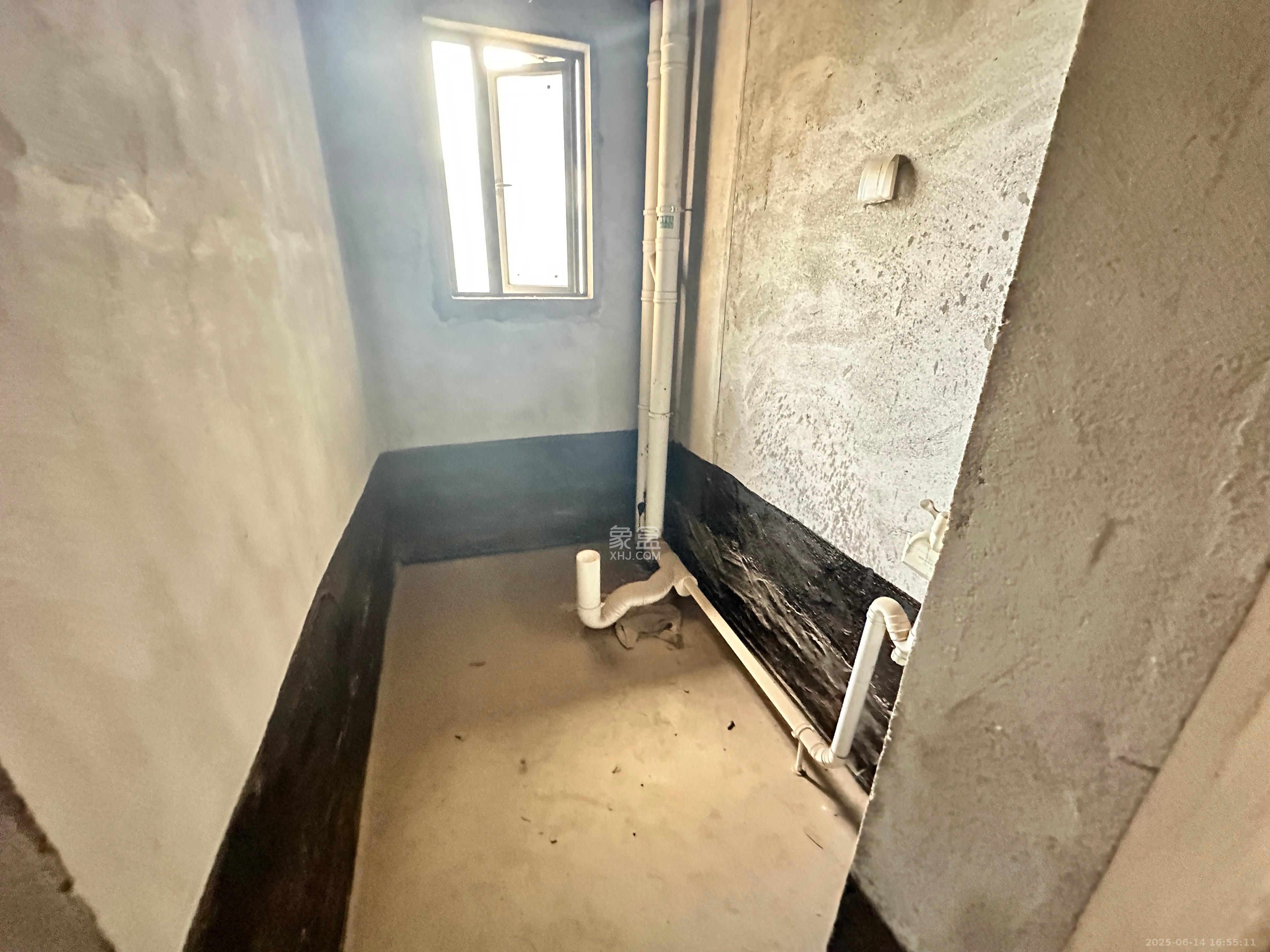 长房上层国际  4室2厅2卫    60.0万 长房上层国际  4室2厅2卫    60.0万客厅