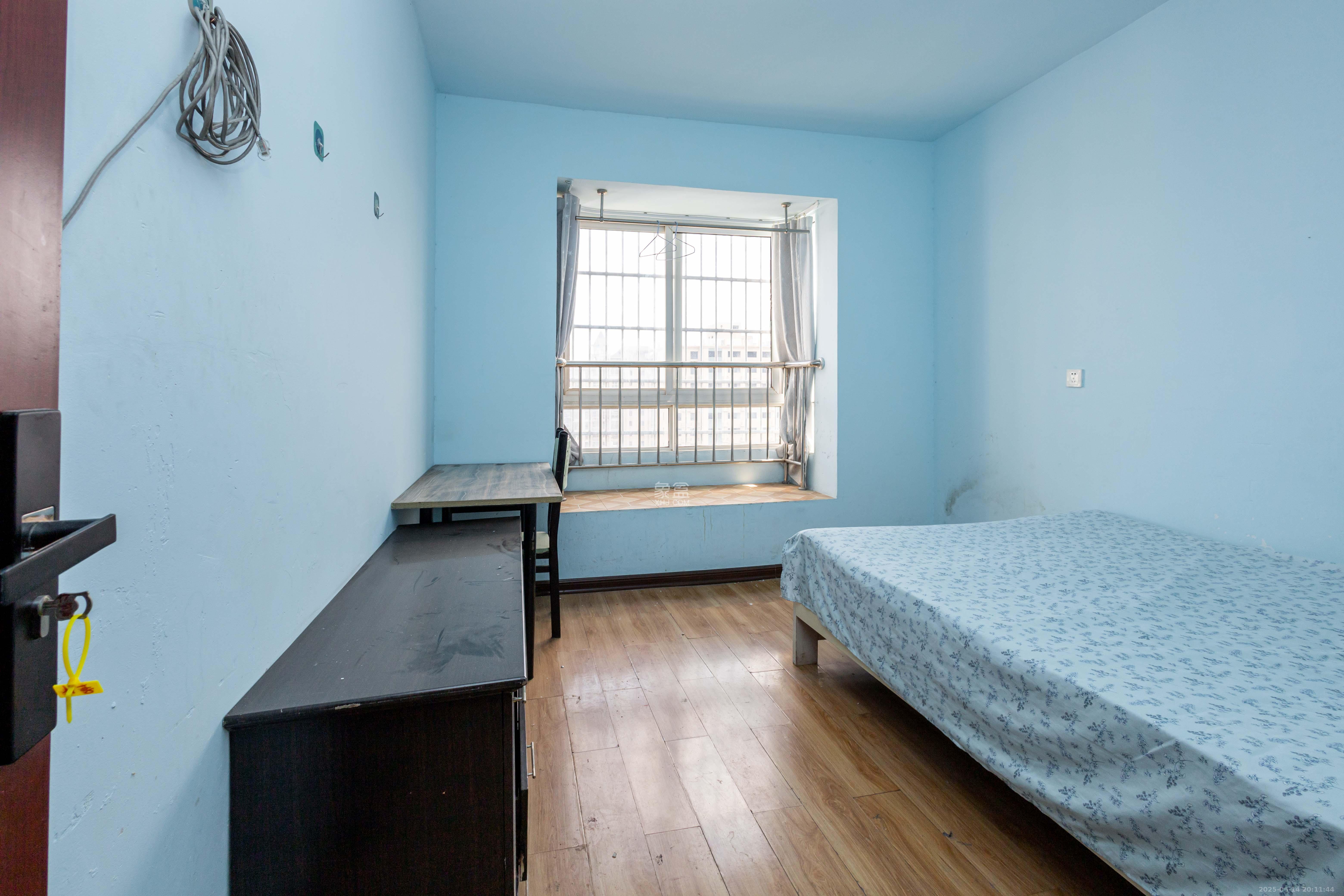 圣力华苑 3室2厅2卫 59.8万 圣力华苑 3室2厅2卫 59.8万卧室