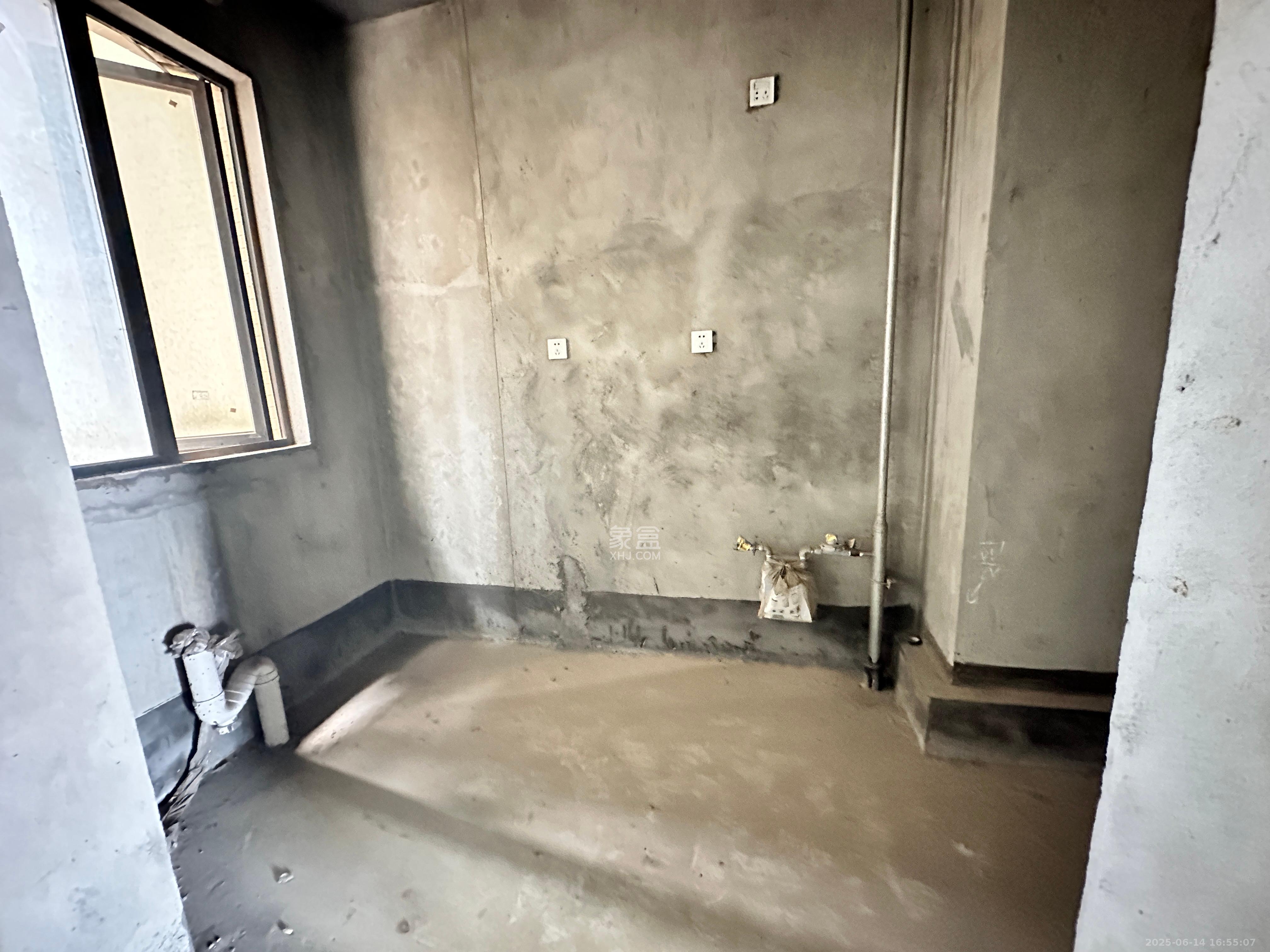 长房上层国际  4室2厅2卫    60.0万 长房上层国际  4室2厅2卫    60.0万客厅