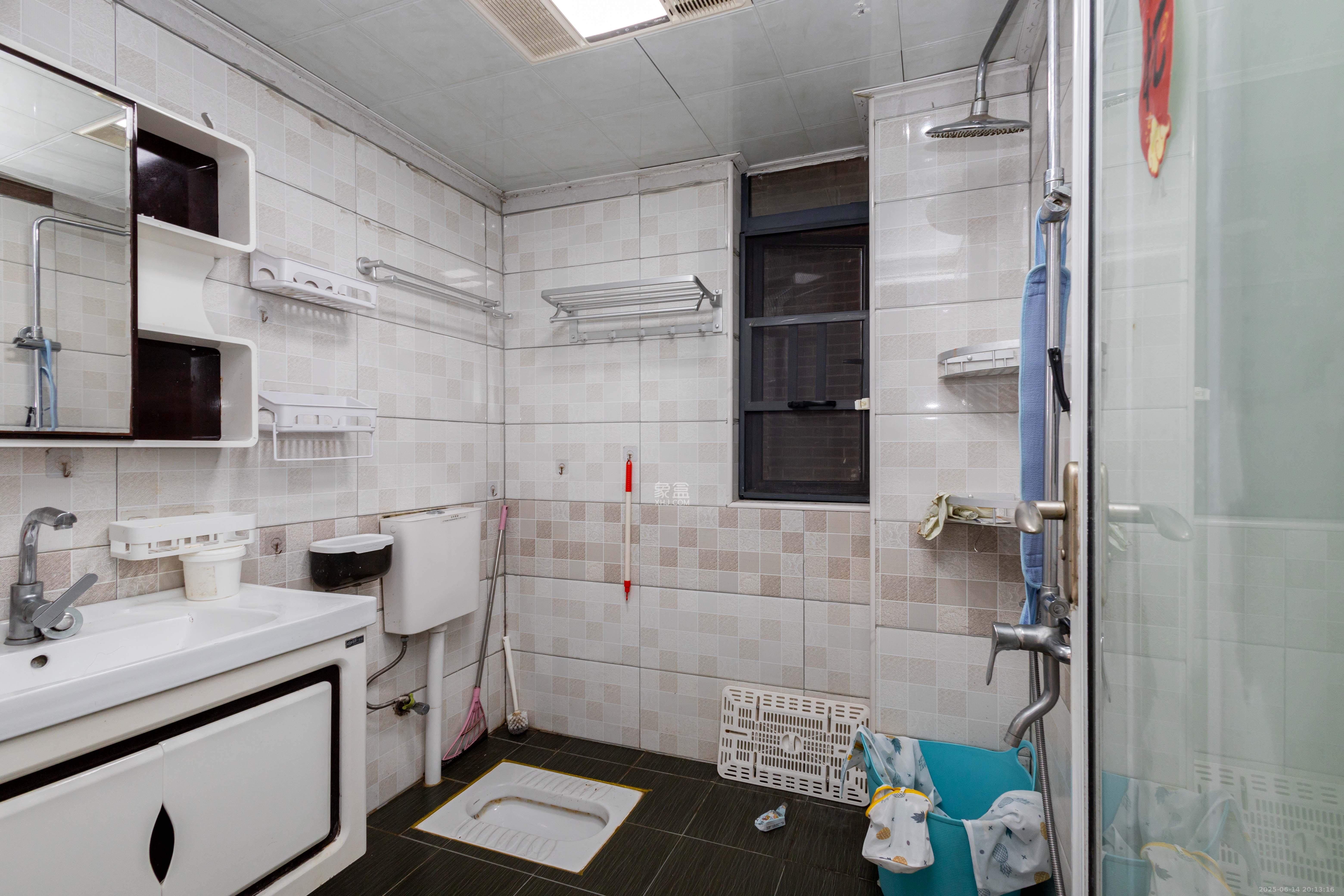 中国铁建国际城二期 2室2厅1卫 42.0万 中国铁建国际城二期 2室2厅1卫 42.0万卫生间