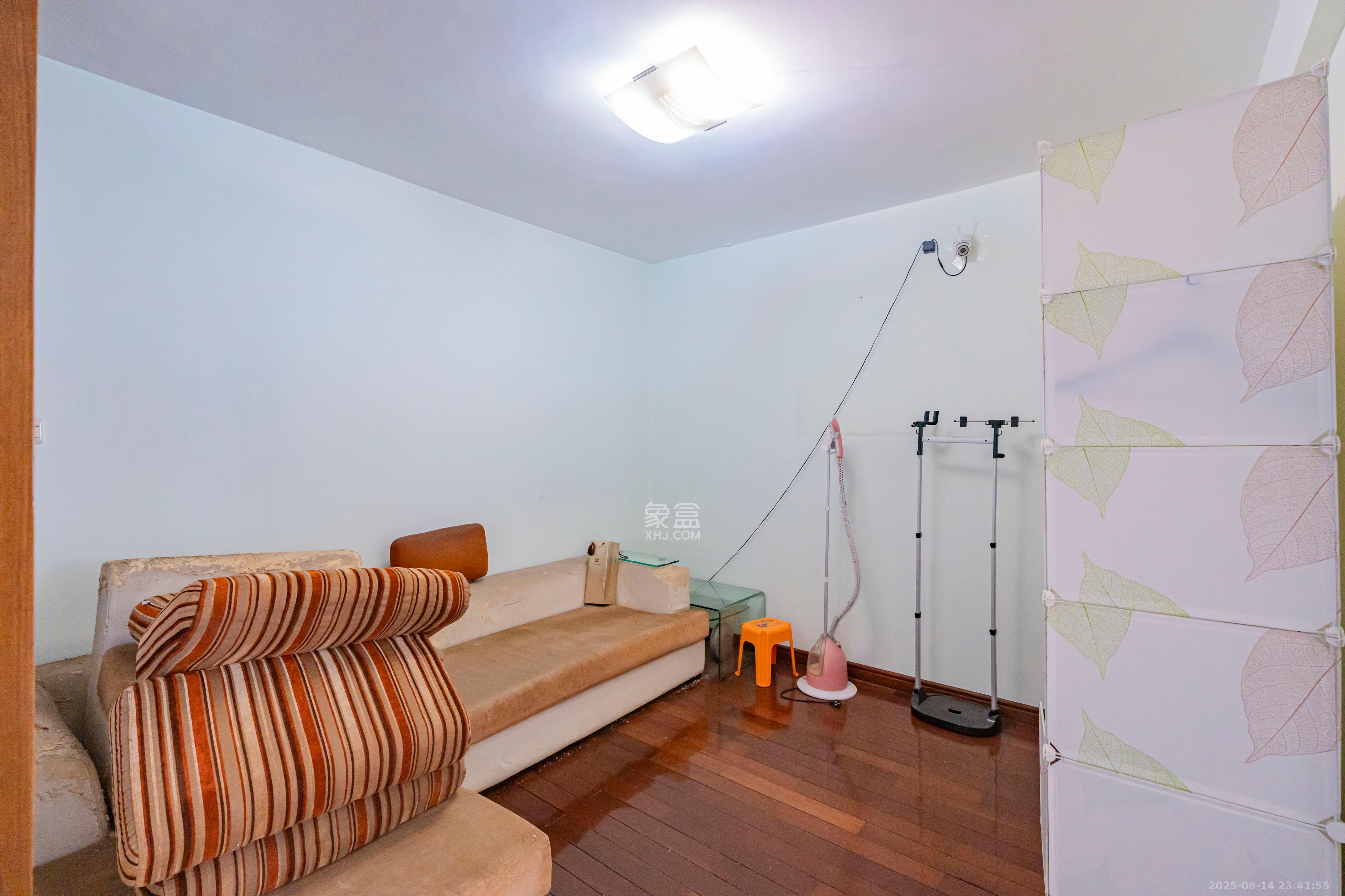 富兴金地大厦  3室2厅2卫    150.0万 富兴金地大厦  3室2厅2卫    150.0万卧室