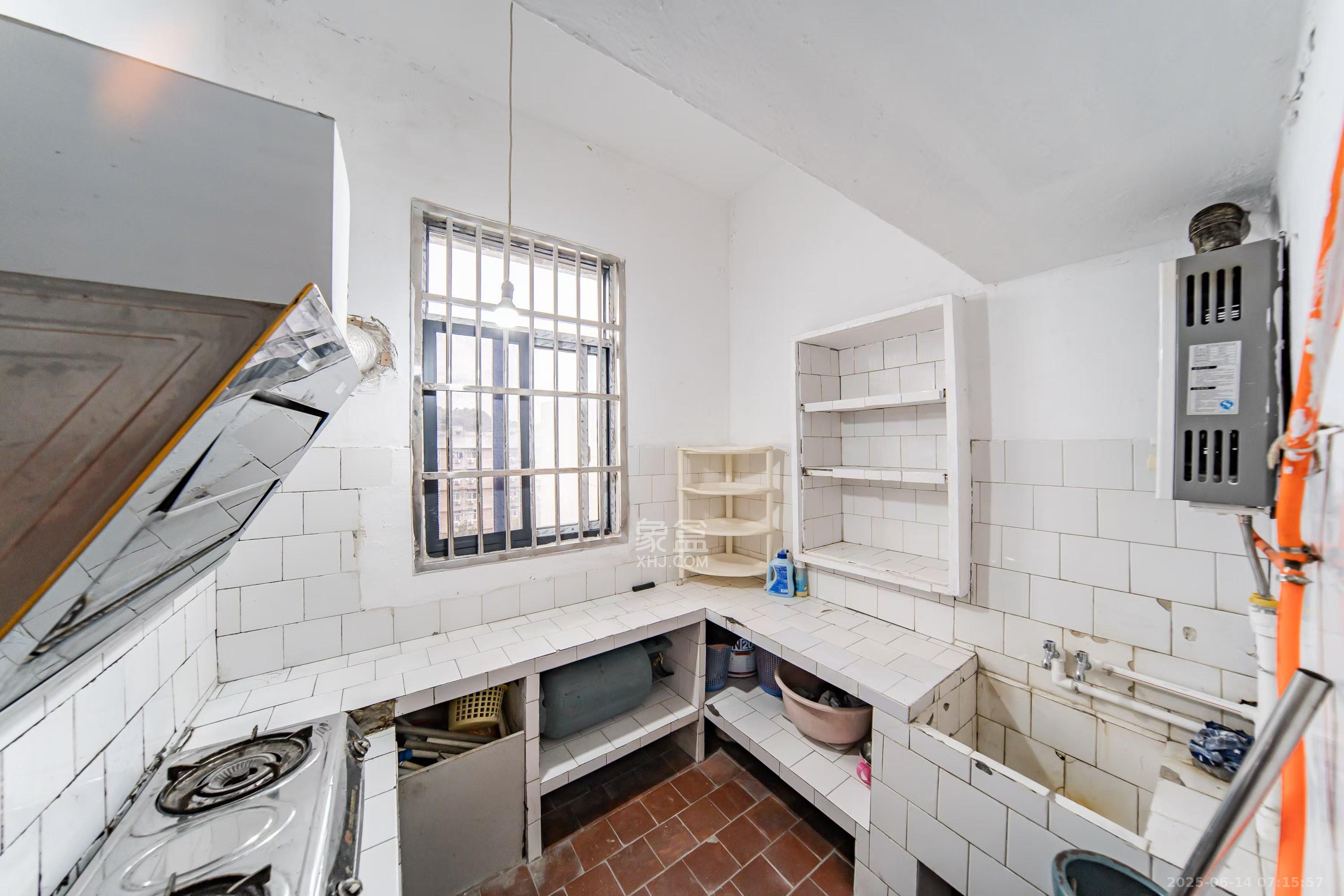 湖南大学天马西村 3室2厅2卫 3200.0元/月 湖南大学天马西村 3室2厅2卫 3200.0元/月室内图