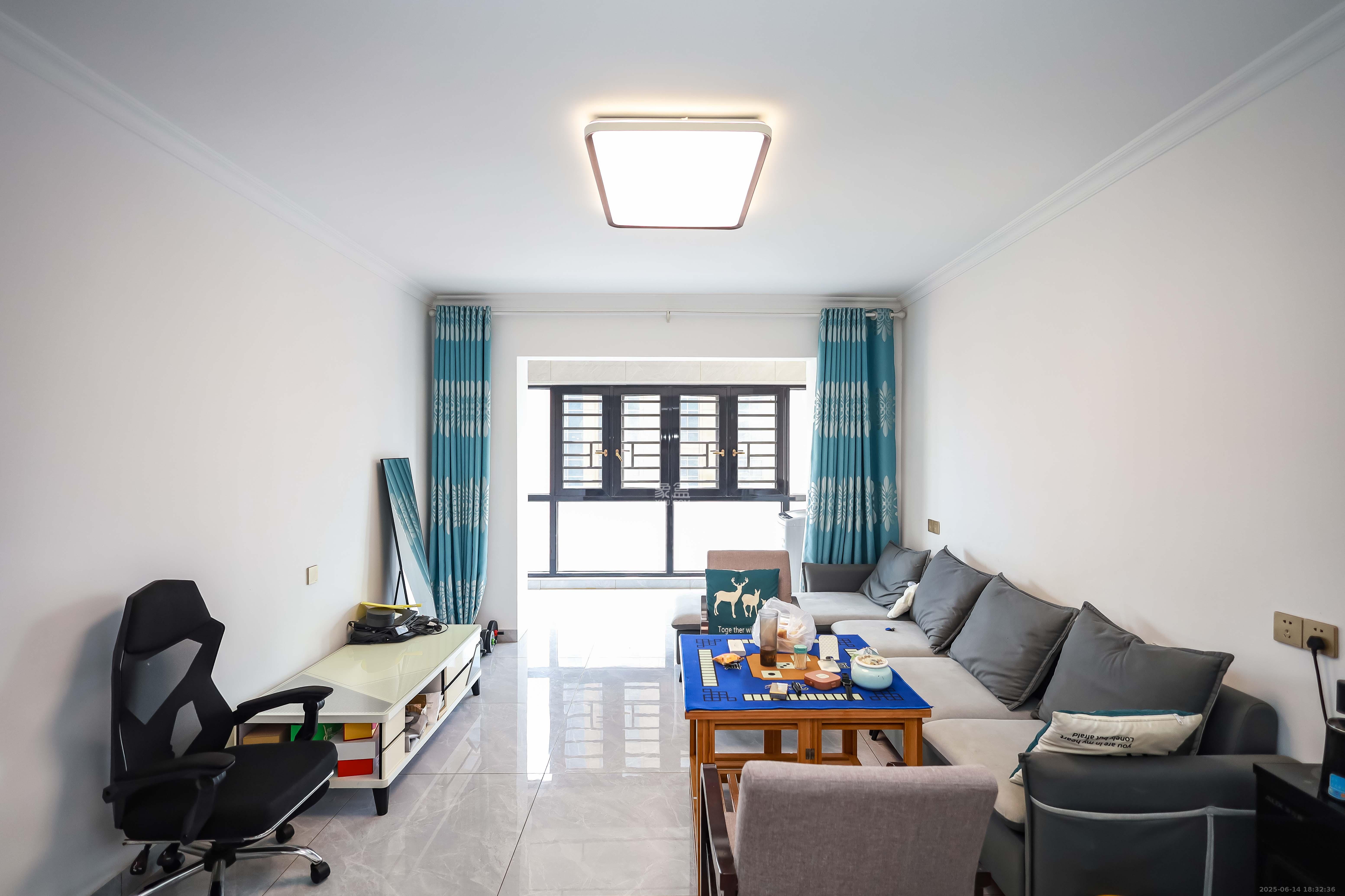 奥克斯缔壹城 3室2厅2卫 104.0万 奥克斯缔壹城 3室2厅2卫 104.0万客厅