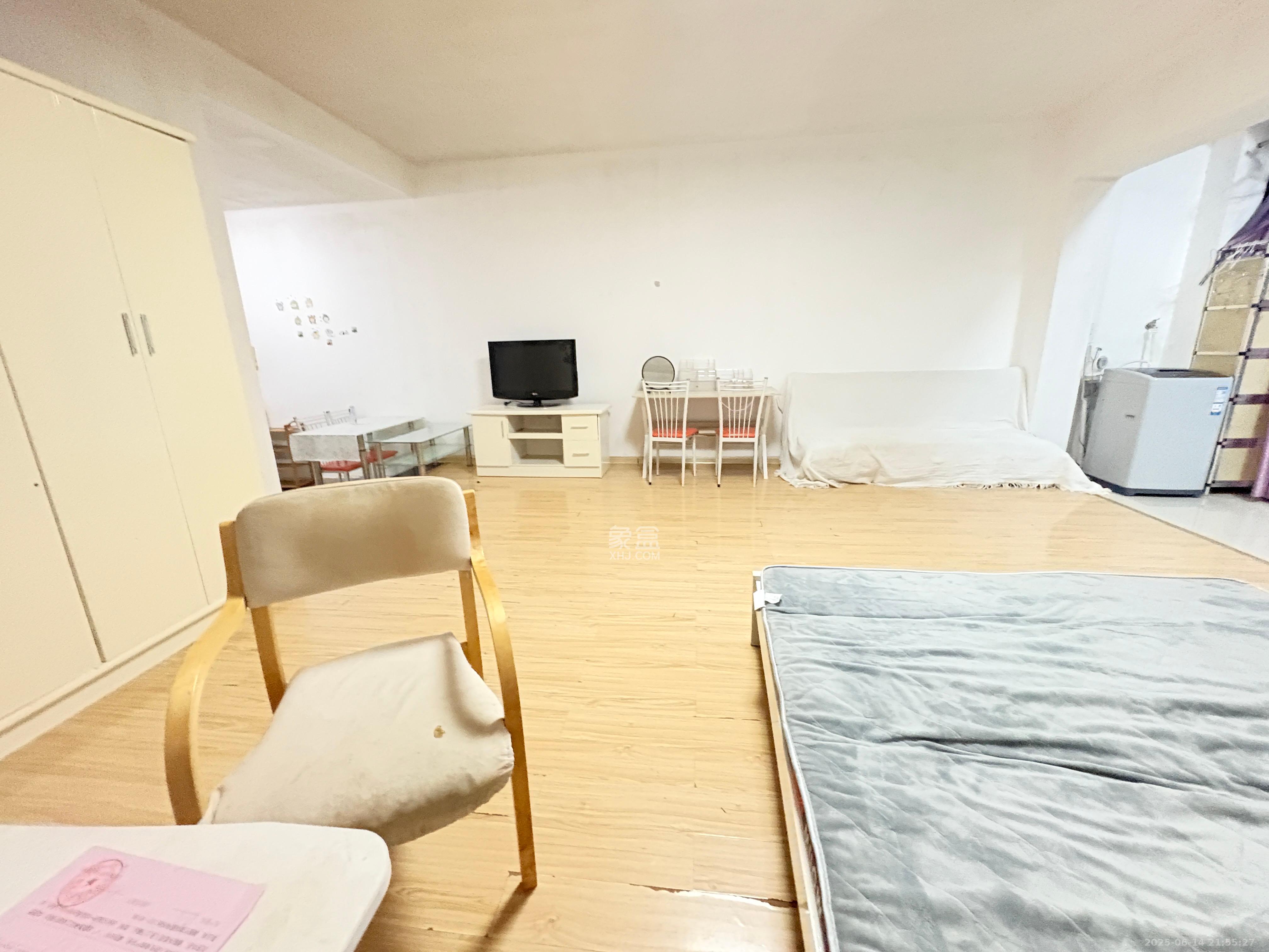 东玺门  1室1厅1卫   1800.00元/月室内图