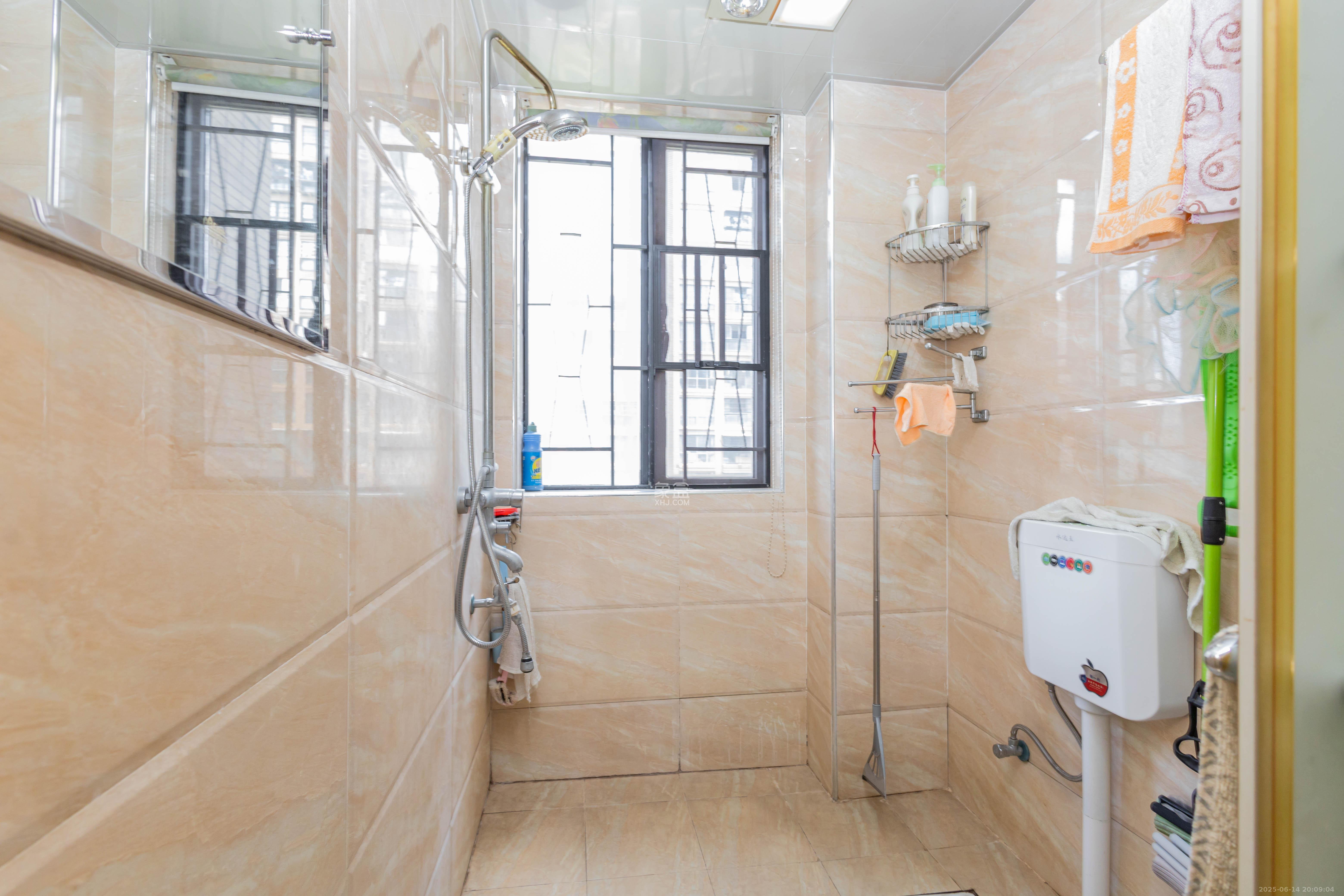 辉煌国际城一期 3室2厅2卫 99.8万 辉煌国际城一期 3室2厅2卫 99.8万卫生间