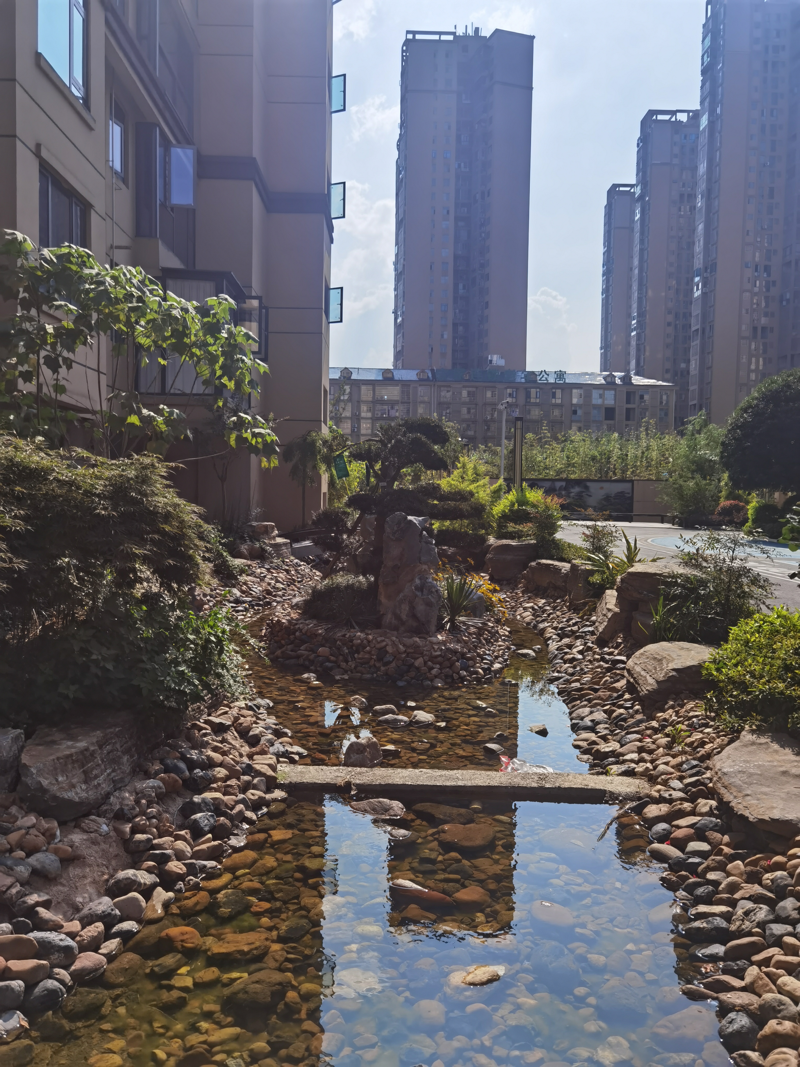 泓科.小科苑 4室2厅2卫 96.0万 泓科.小科苑 4室2厅2卫 96.0万客厅