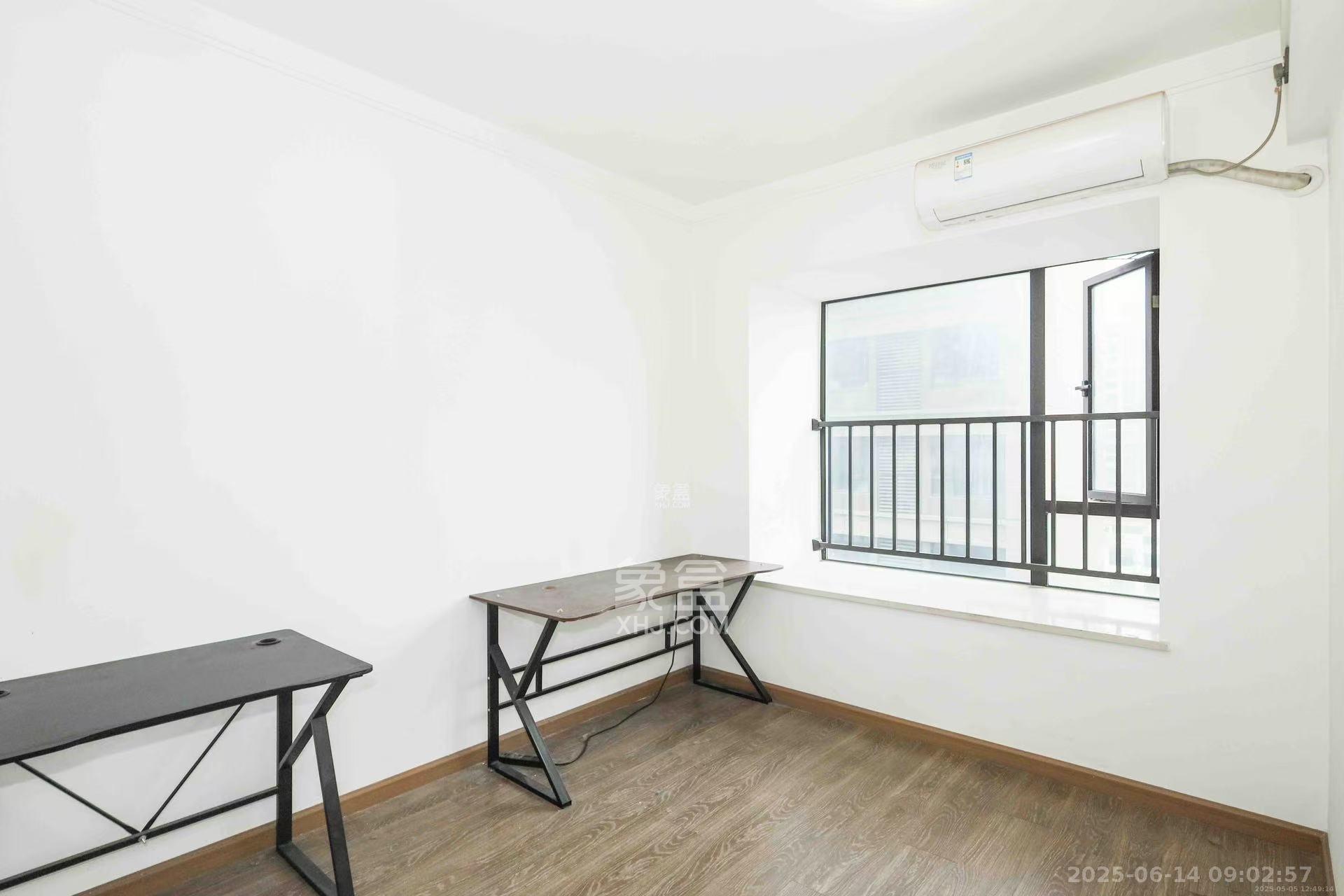 招商华发依云曦城  4室2厅2卫    3000.0元/月室内图