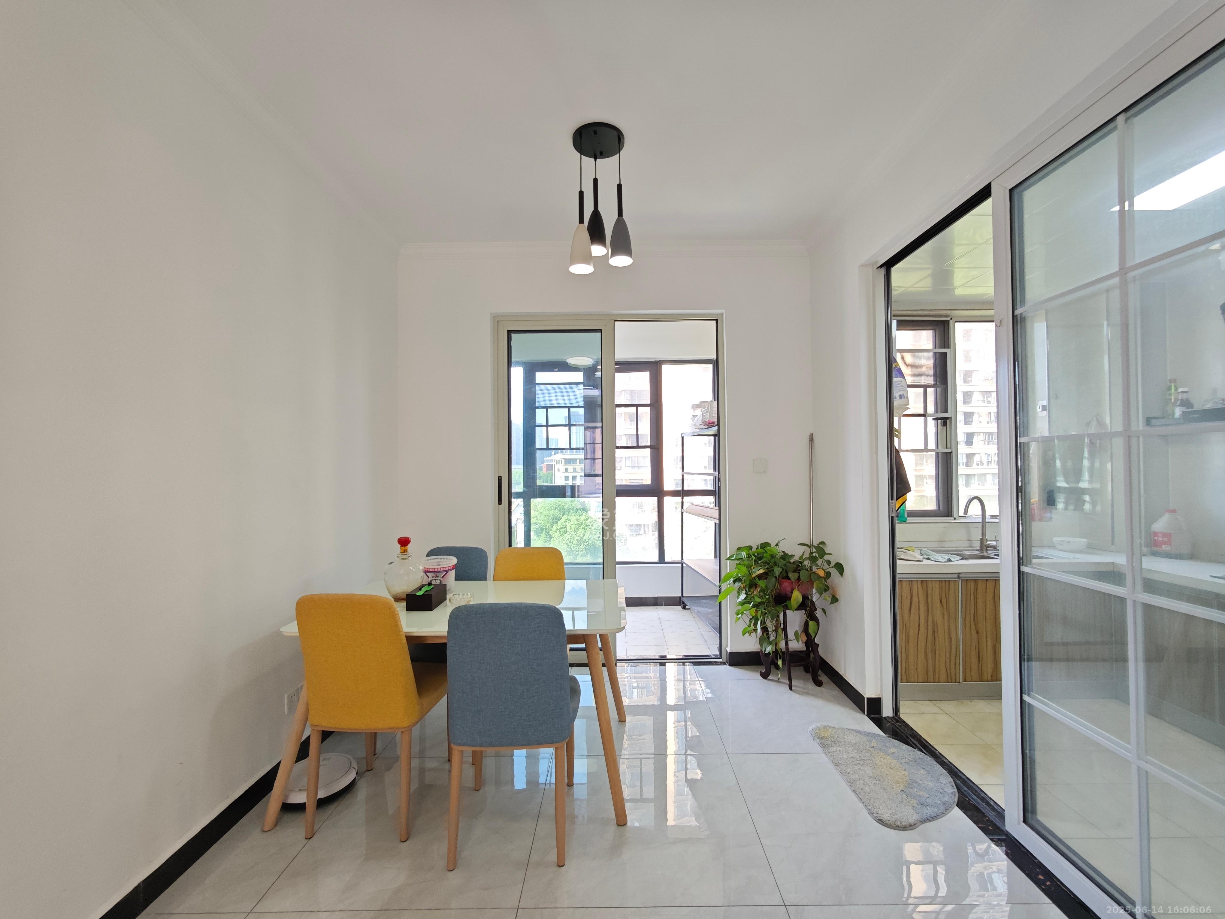 五矿万境水岸五期(五矿万境水岸文苑) 3室2厅2卫 2800.0元/月 五矿万境水岸五期(五矿万境水岸文苑) 3室2厅2卫 2800.0元/月室内图