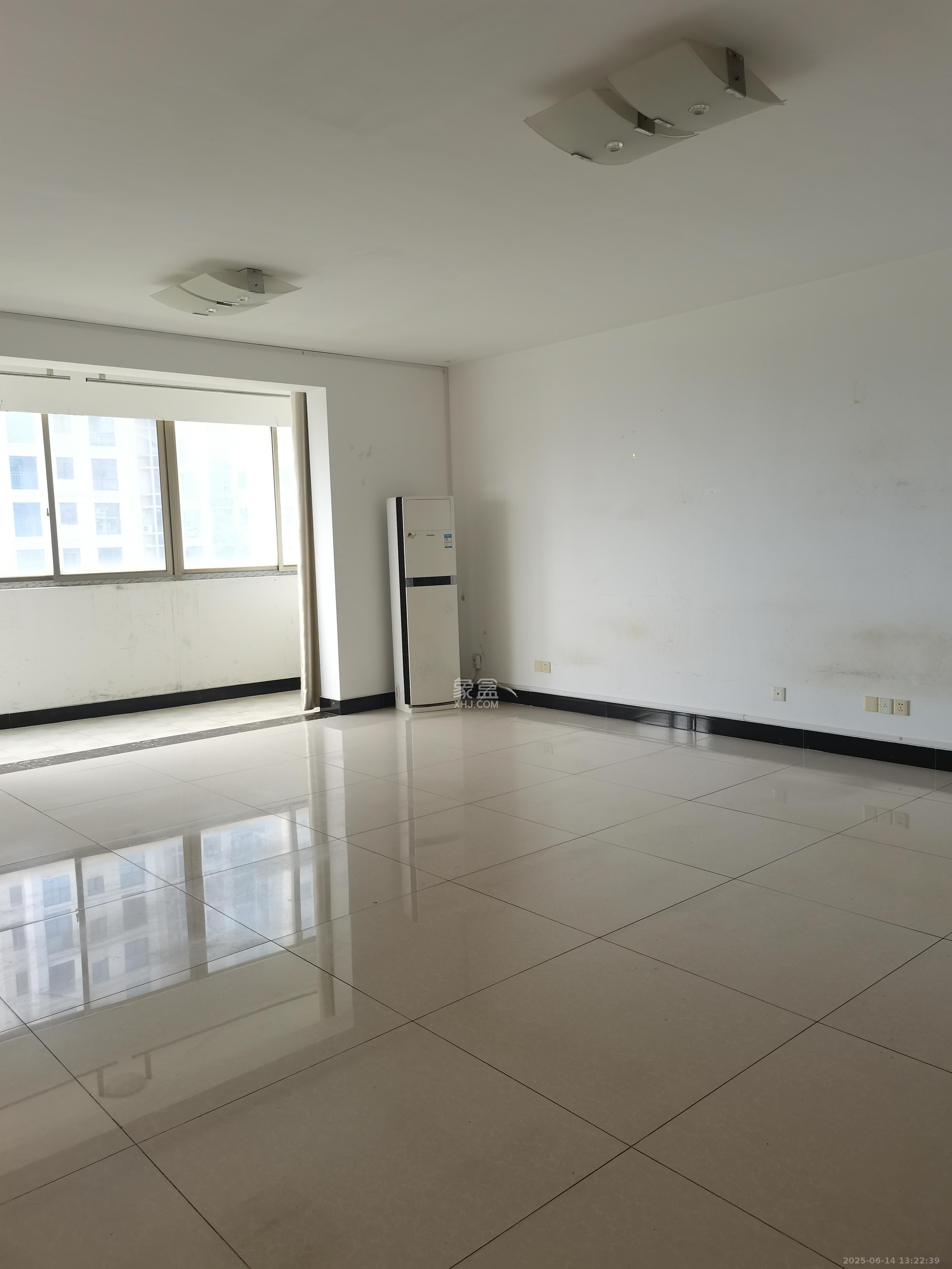 96301部队小区  4室2厅2卫    2400.0元/月 96301部队小区  4室2厅2卫    2400.0元/月