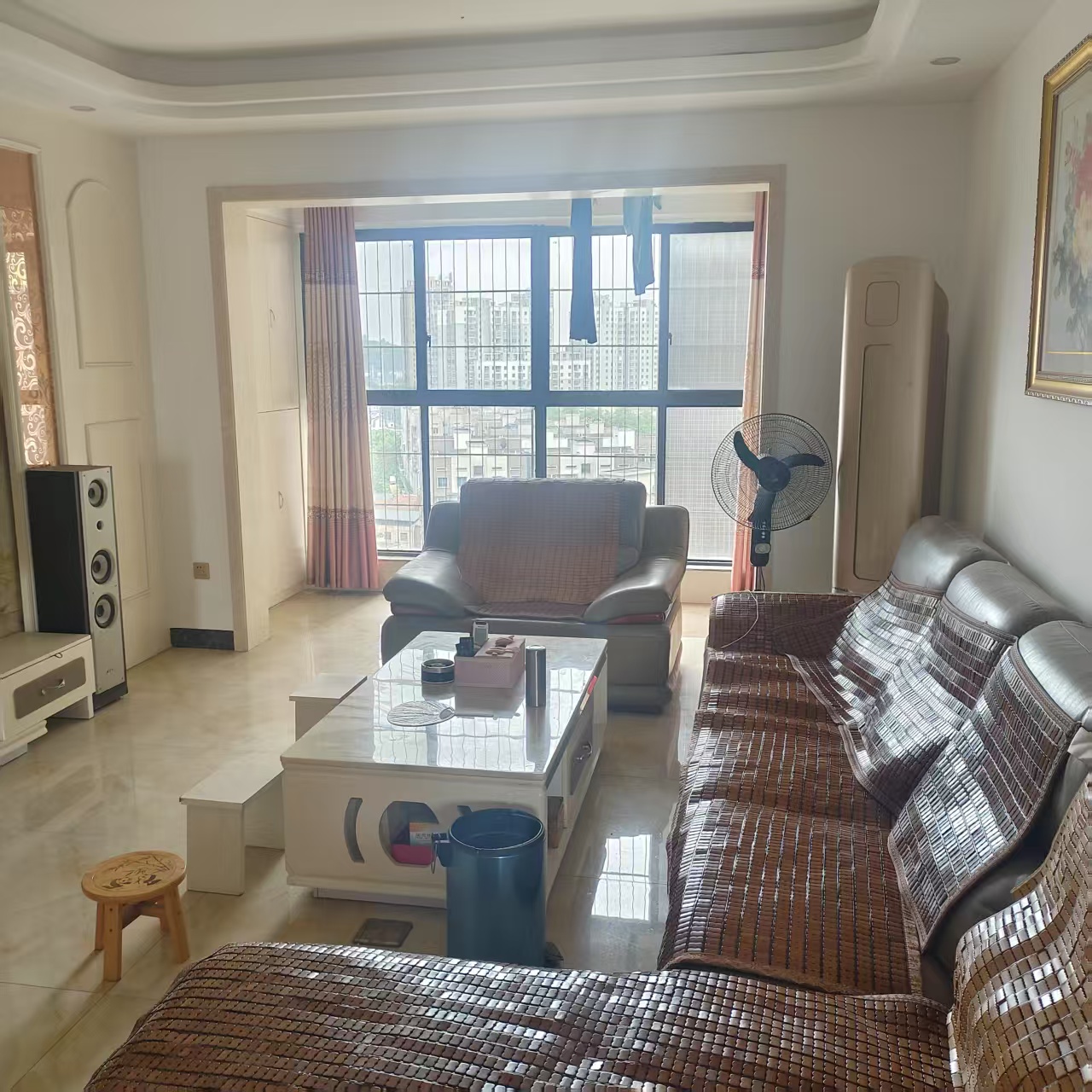 幸福嘉园 3室2厅2卫 2100.0元/月 幸福嘉园 3室2厅2卫 2100.0元/月室内图