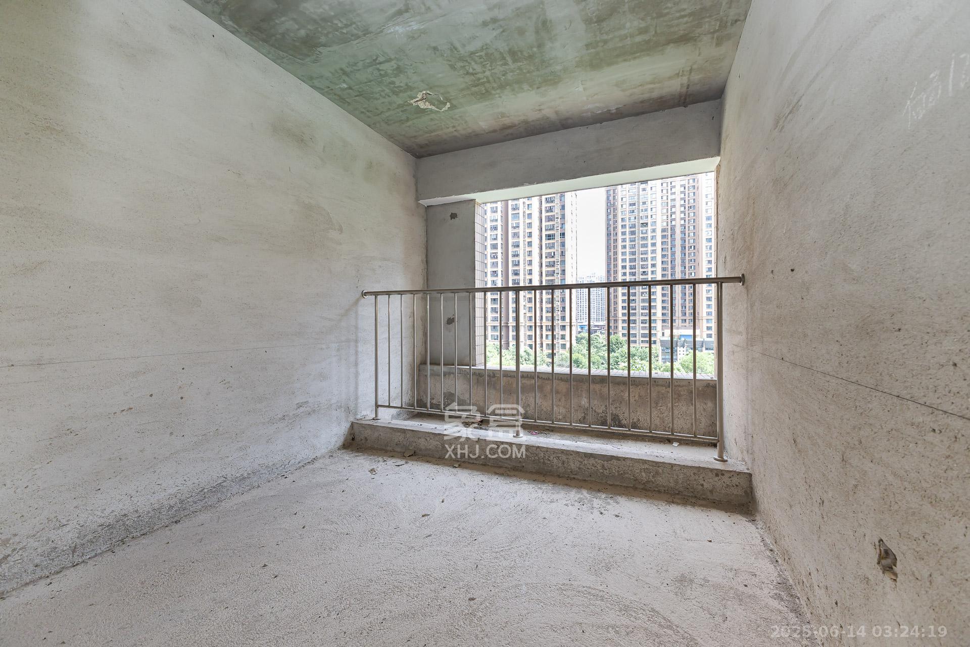 润和又一城 3室2厅2卫 90.0万 润和又一城 3室2厅2卫 90.0万卧室