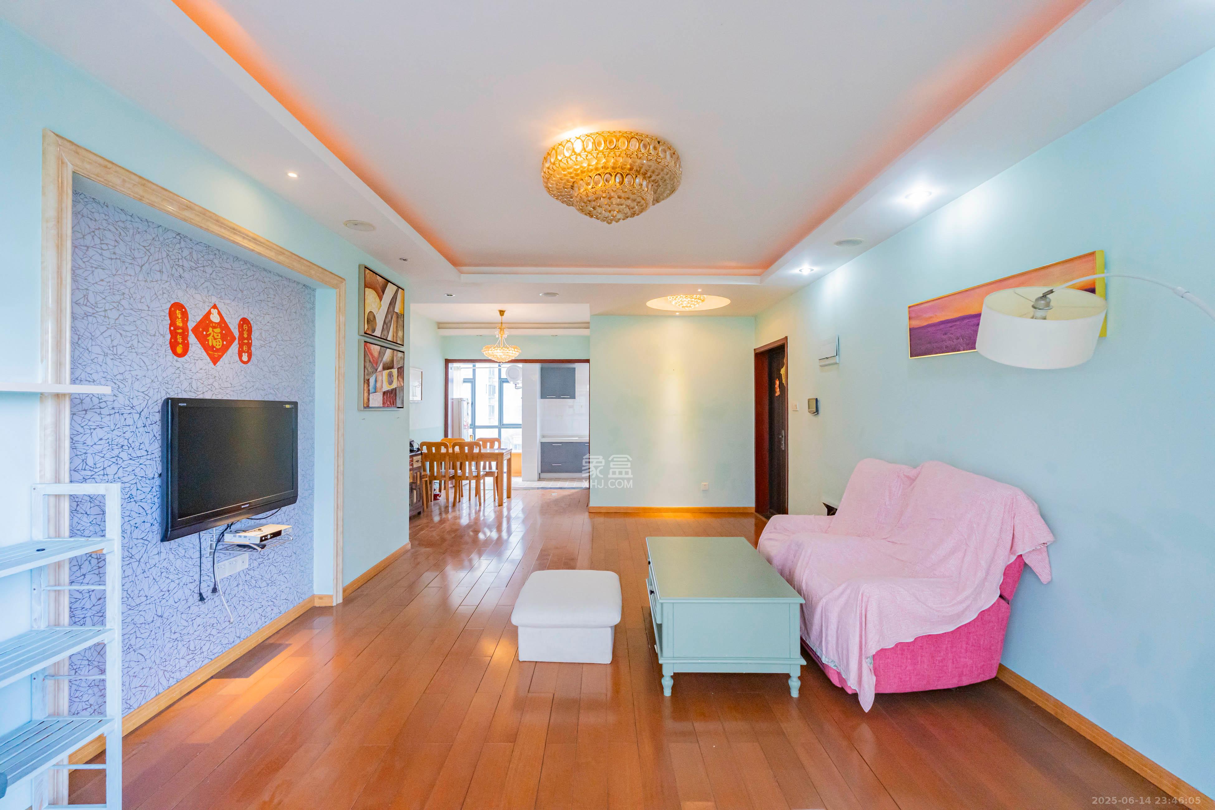 归心苑  3室2厅2卫    118.6万 归心苑  3室2厅2卫    118.6万客厅