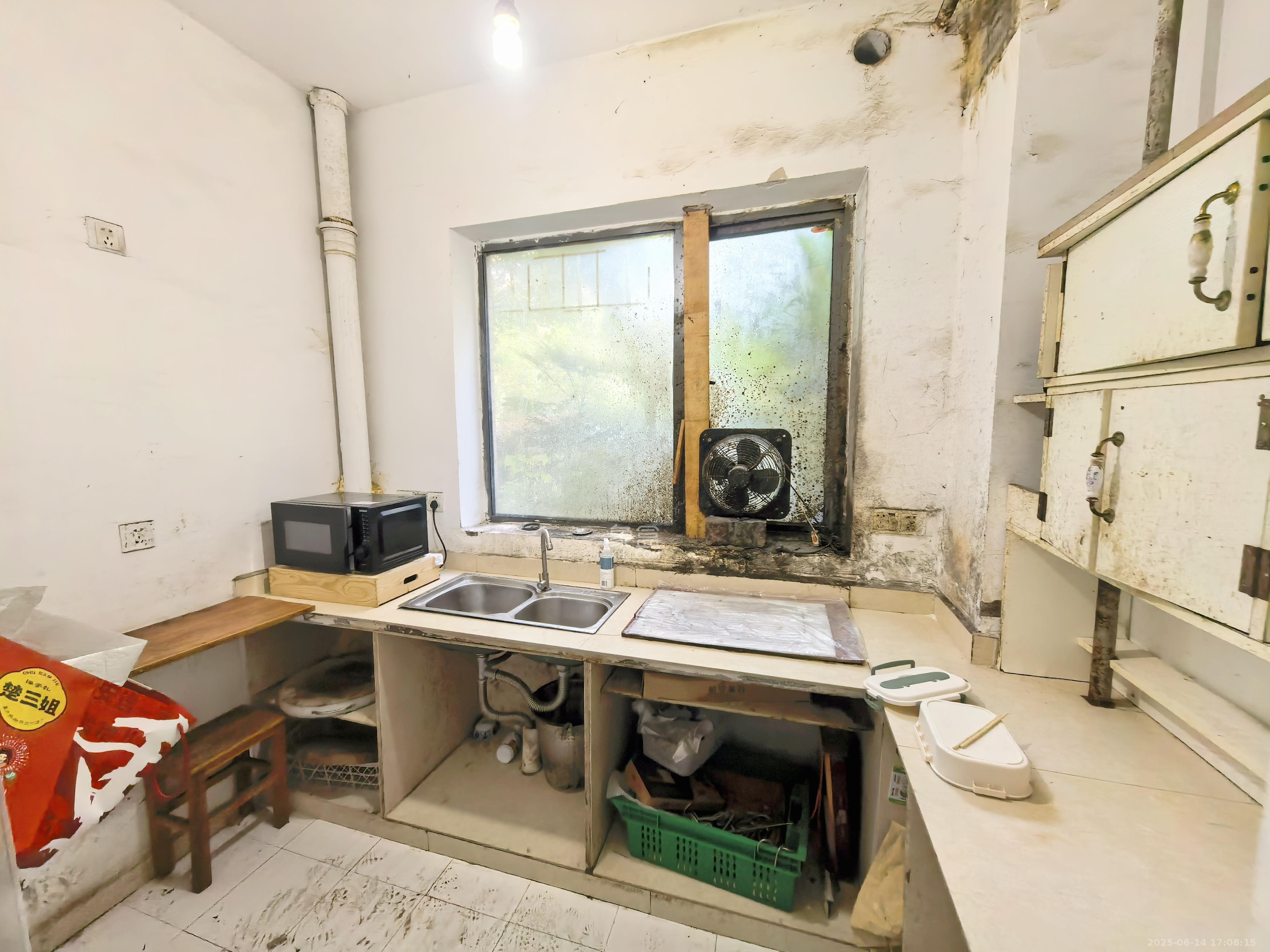 中城丽景香山园  3室2厅2卫   3300.00元/月室内图