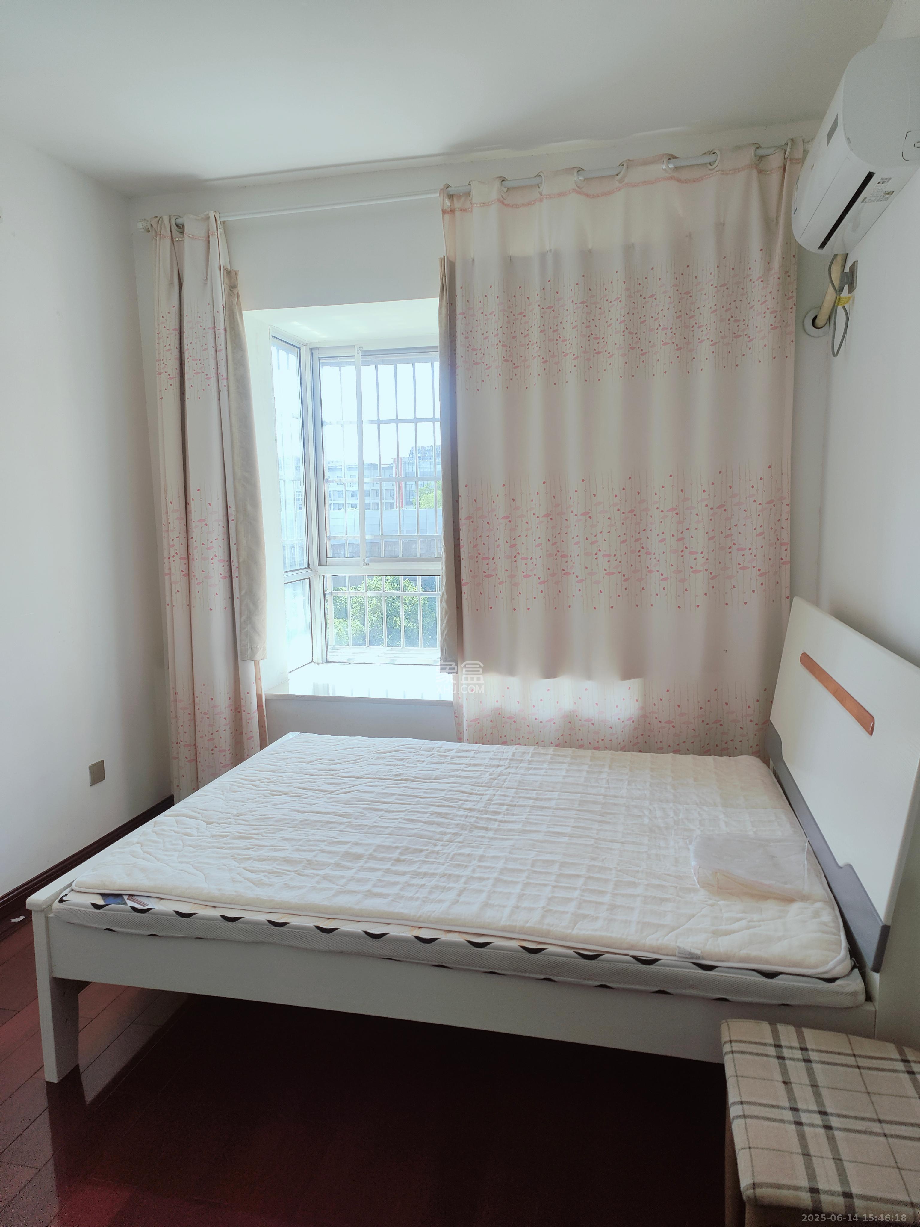 先锋新宇  3室2厅1卫   2500.00元/月室内图