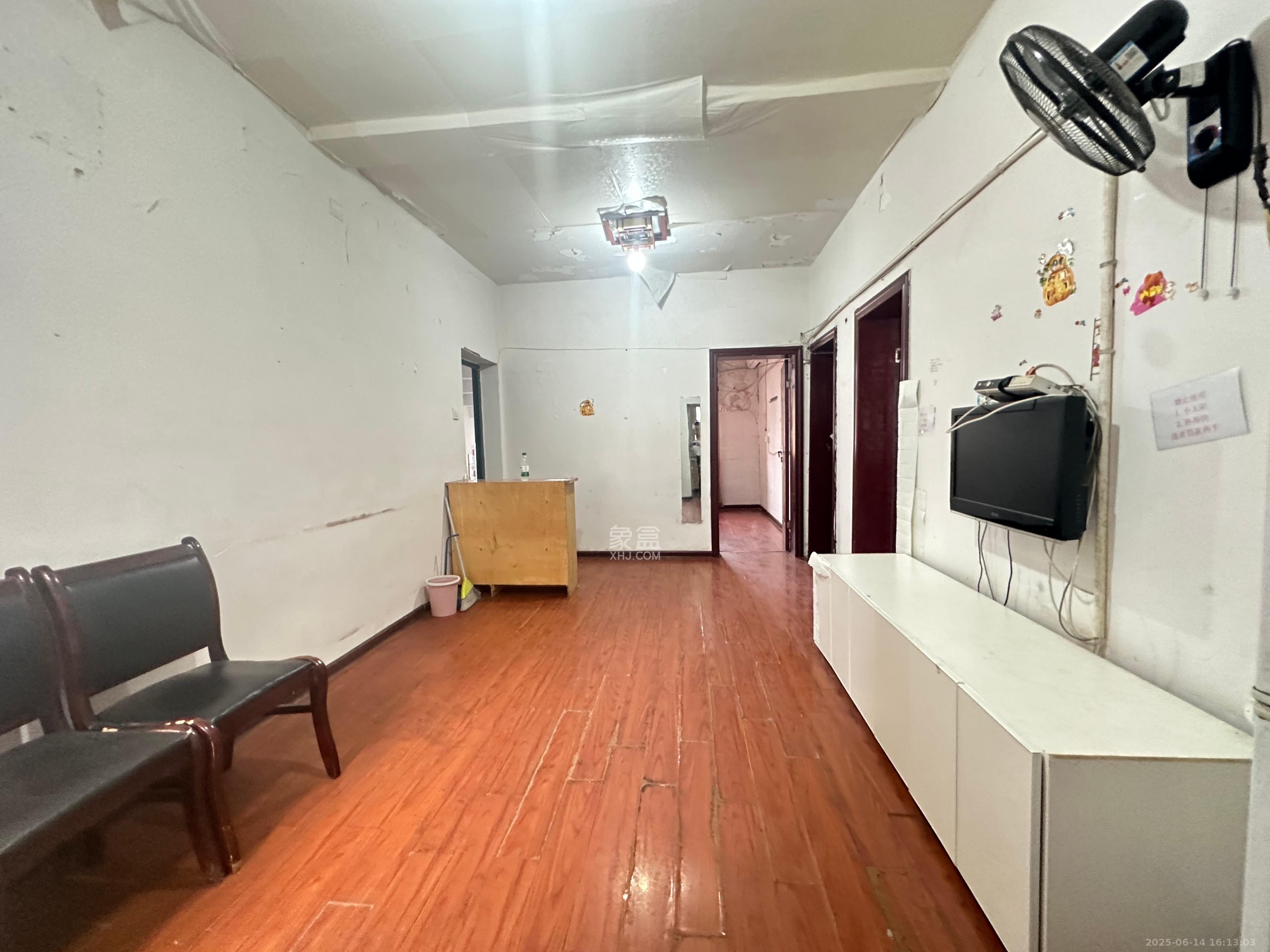 新湘路社区 3室2厅1卫 2100.0元/月 新湘路社区 3室2厅1卫 2100.0元/月室内图